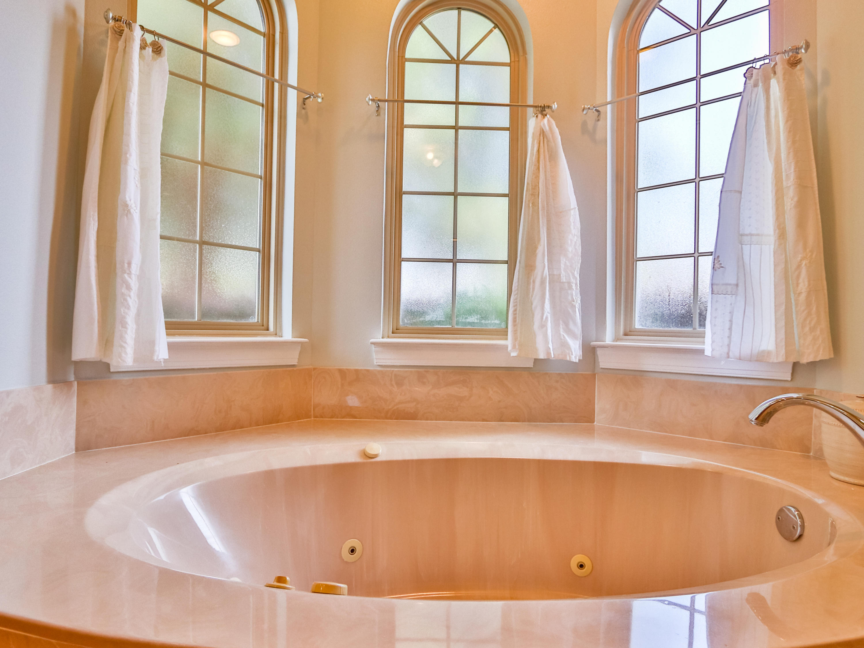 CHARDONNAY ESTATES - Residential