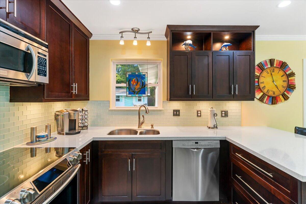 COLONIAL HEIGHTS - Residential