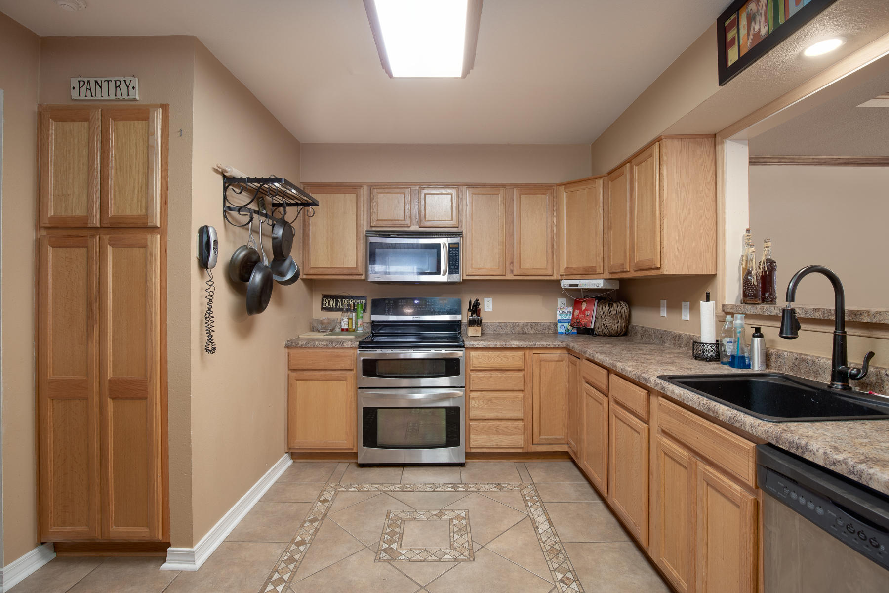 OAKRIDGE MANOR LOT 22 - Residential