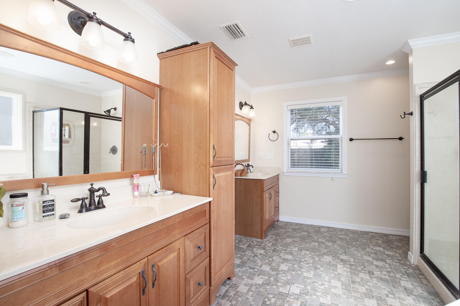 OAKRIDGE MANOR LOT 22 - Residential