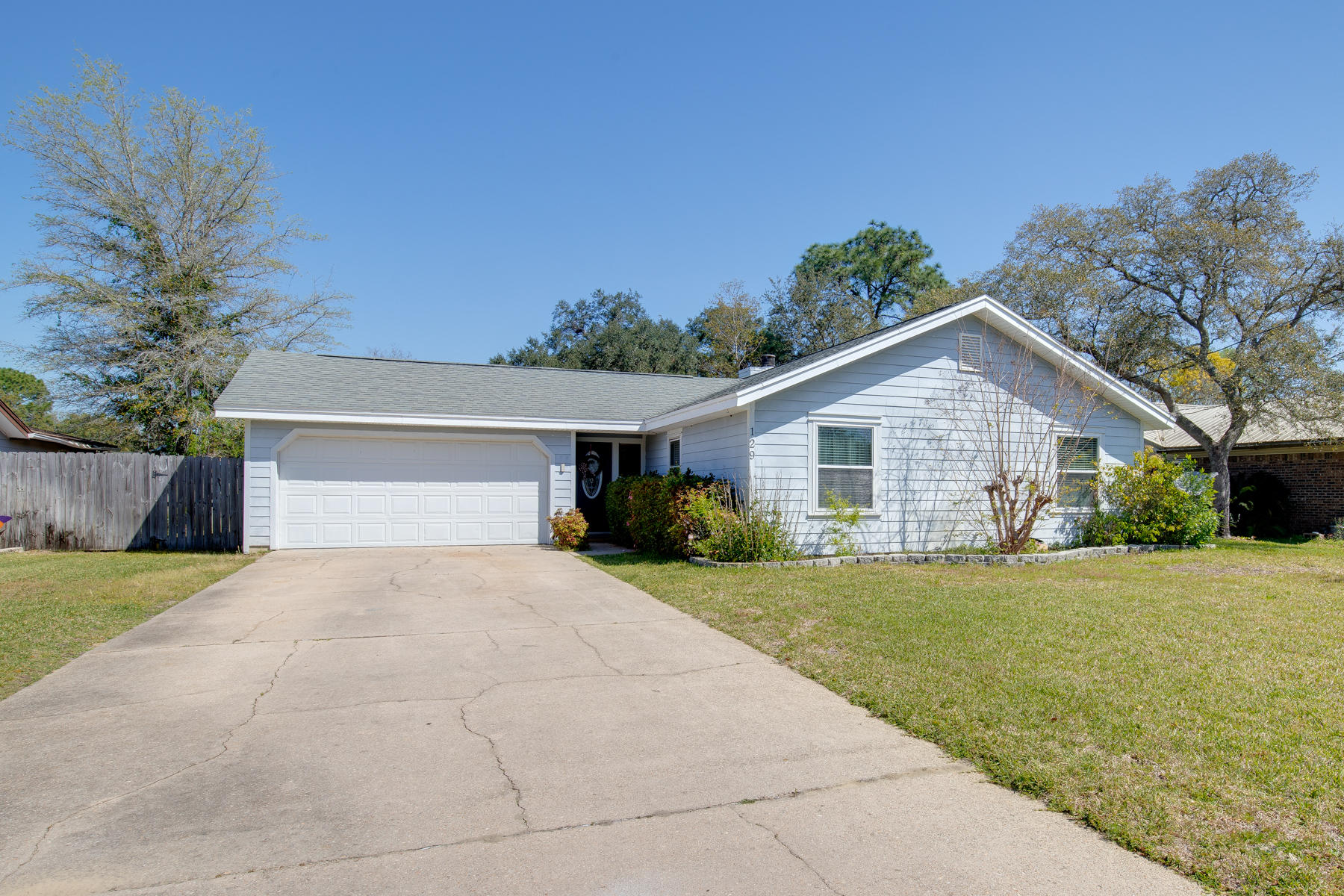 OAKRIDGE MANOR LOT 22 - Residential