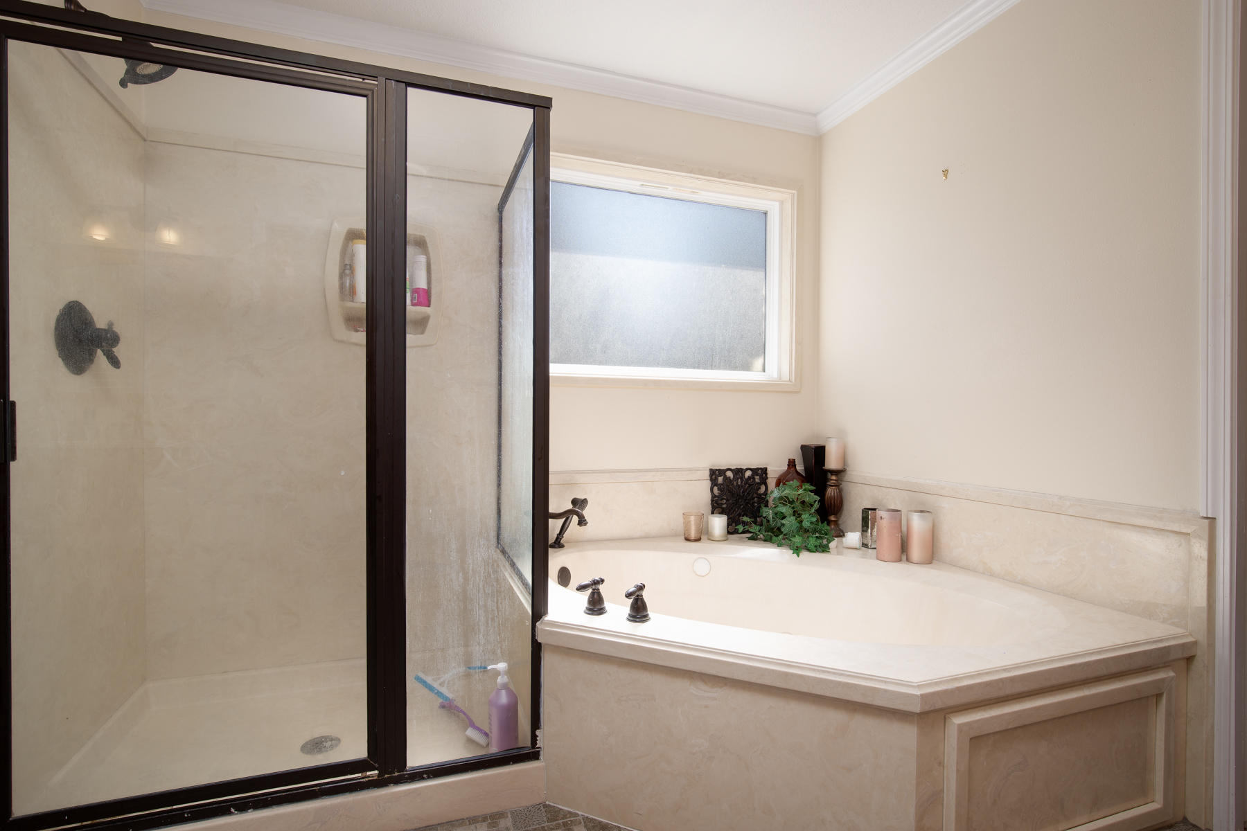 OAKRIDGE MANOR LOT 22 - Residential