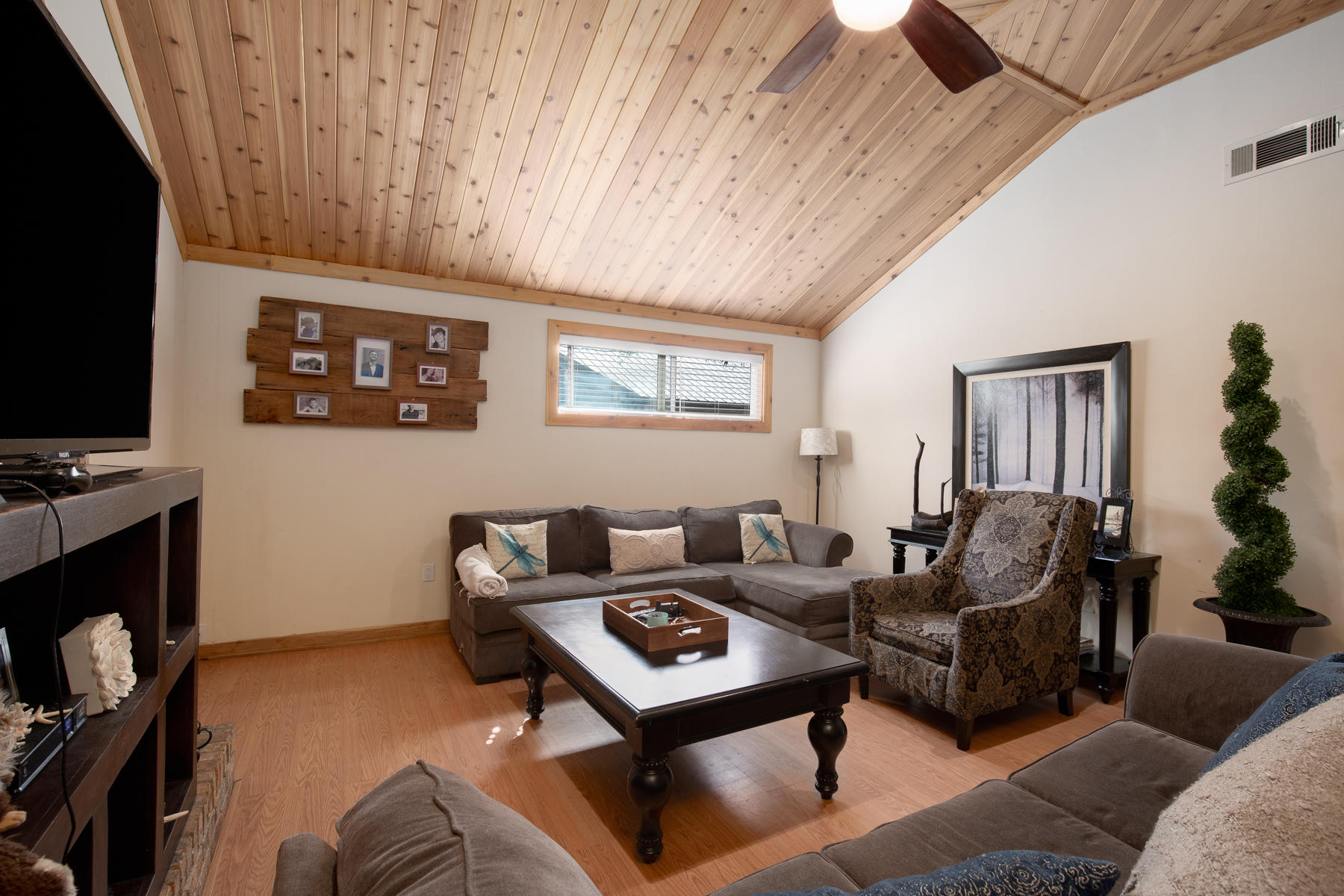 OAKRIDGE MANOR LOT 22 - Residential