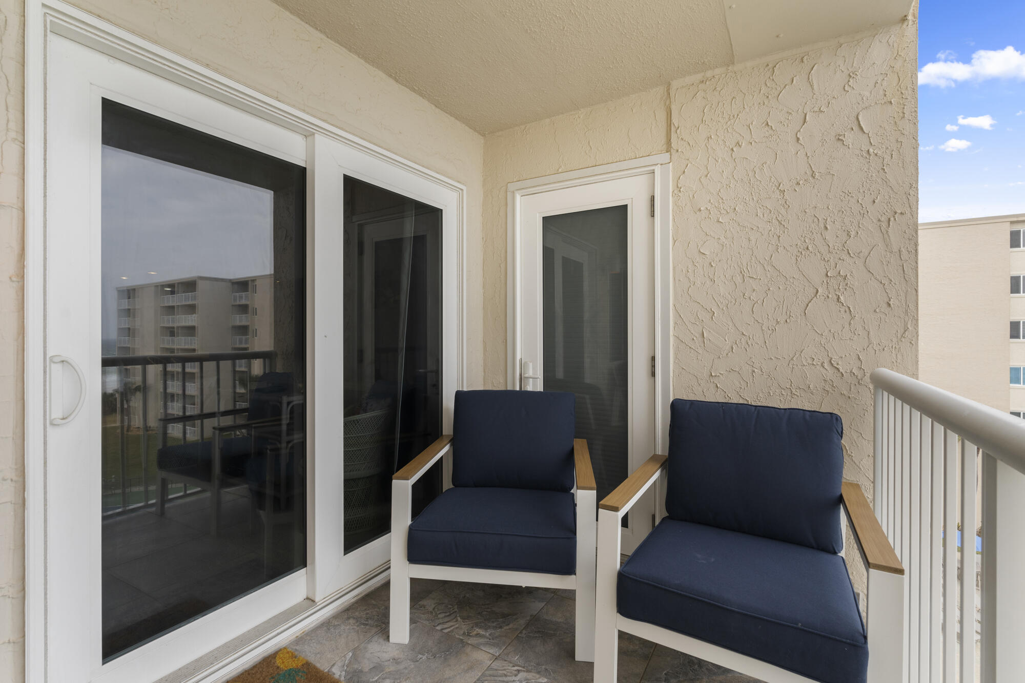 HOLIDAY SURF & RACQUET CLUB - Residential