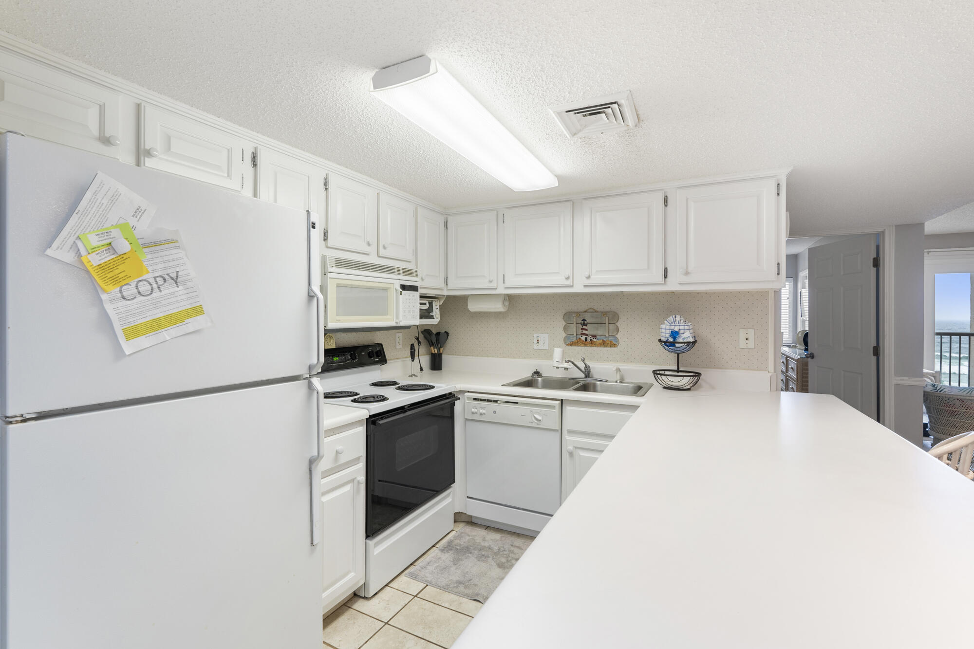 HOLIDAY SURF & RACQUET CLUB - Residential
