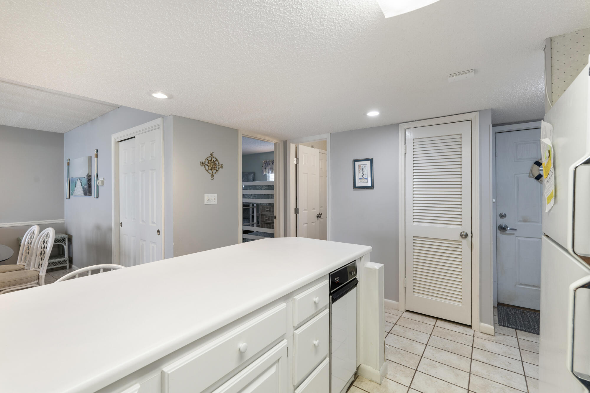HOLIDAY SURF & RACQUET CLUB - Residential