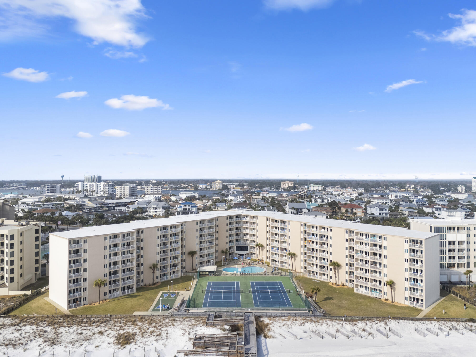 HOLIDAY SURF & RACQUET CLUB - Residential