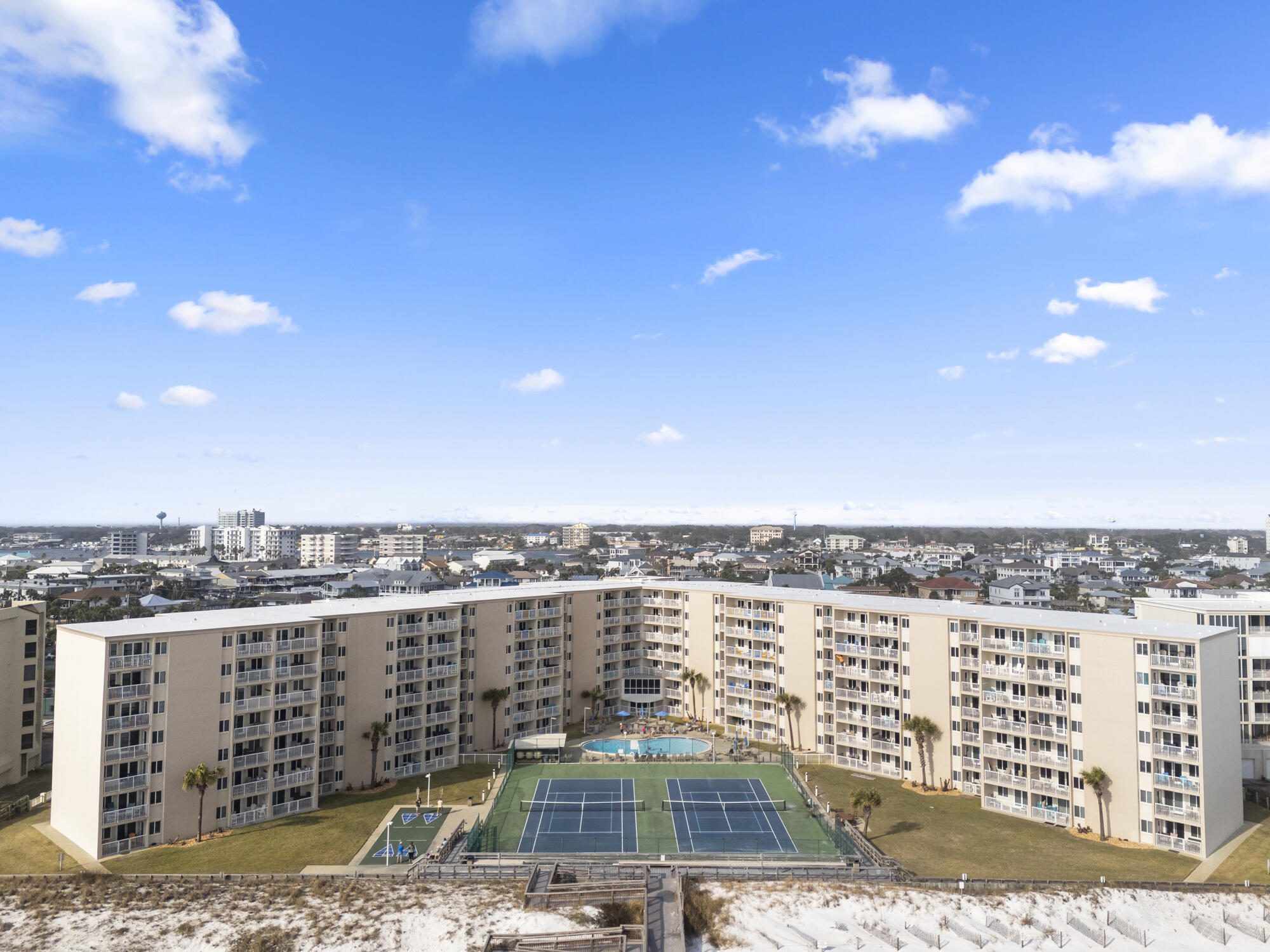 HOLIDAY SURF & RACQUET CLUB - Residential