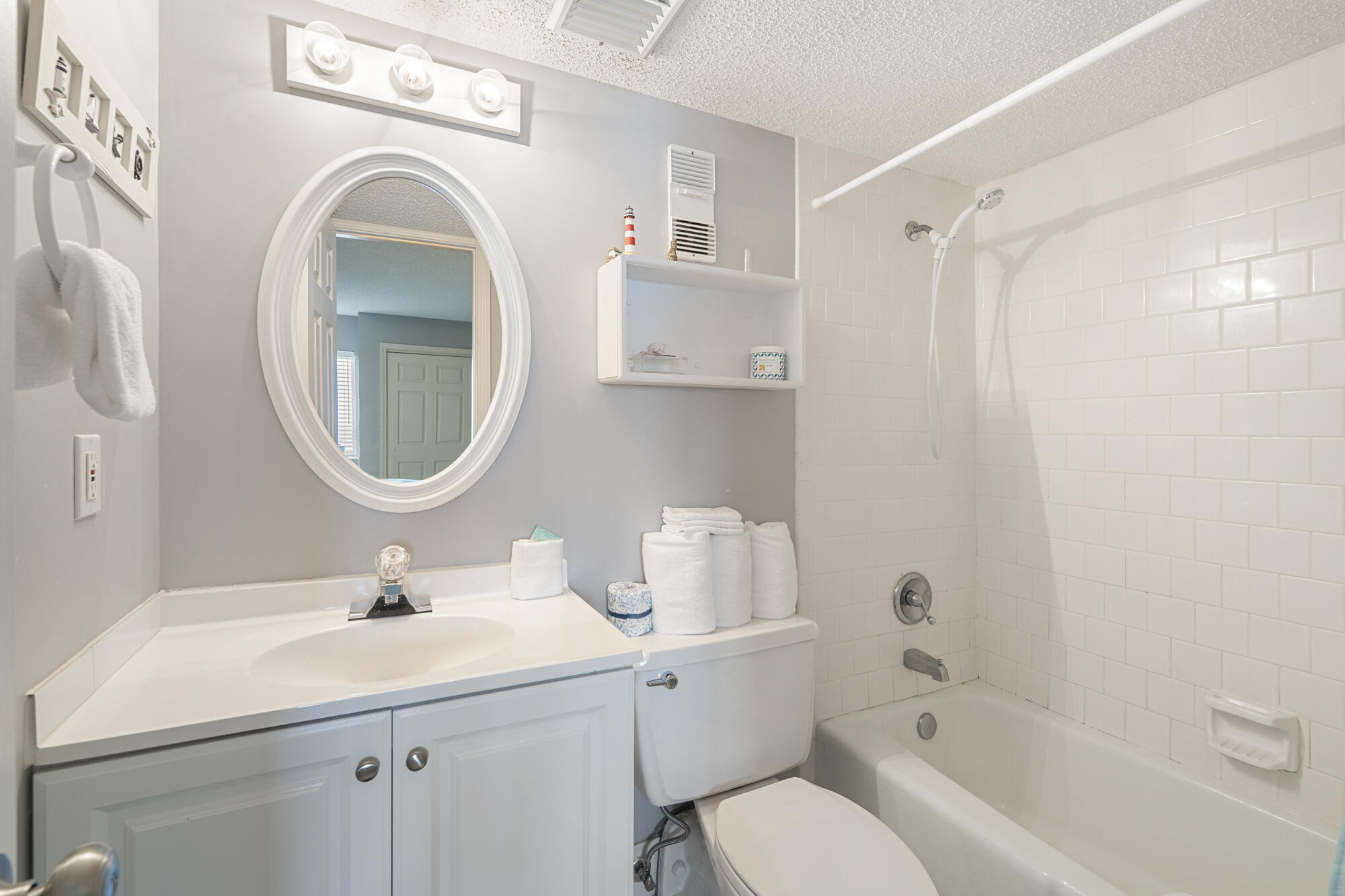 HOLIDAY SURF & RACQUET CLUB - Residential