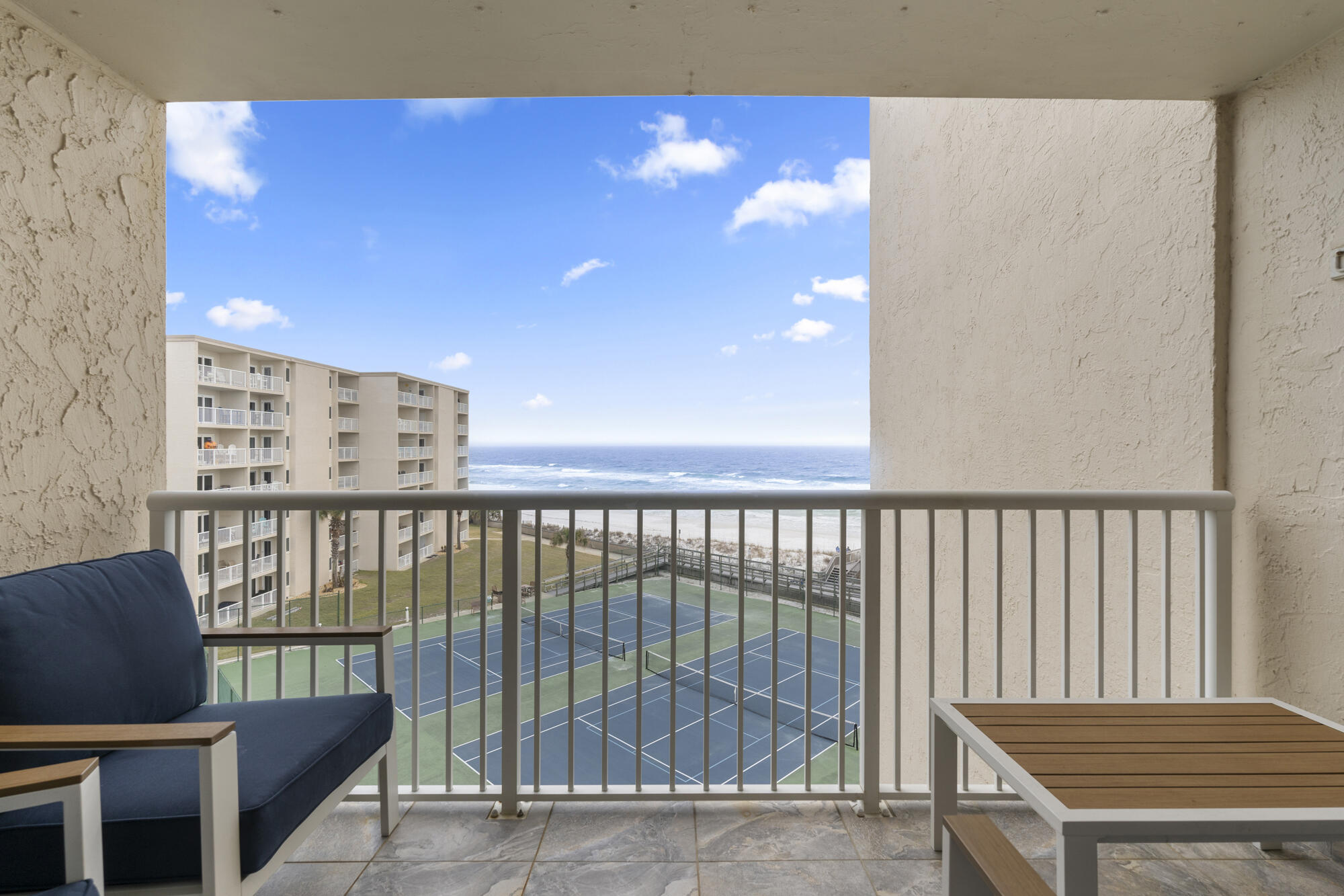 HOLIDAY SURF & RACQUET CLUB - Residential