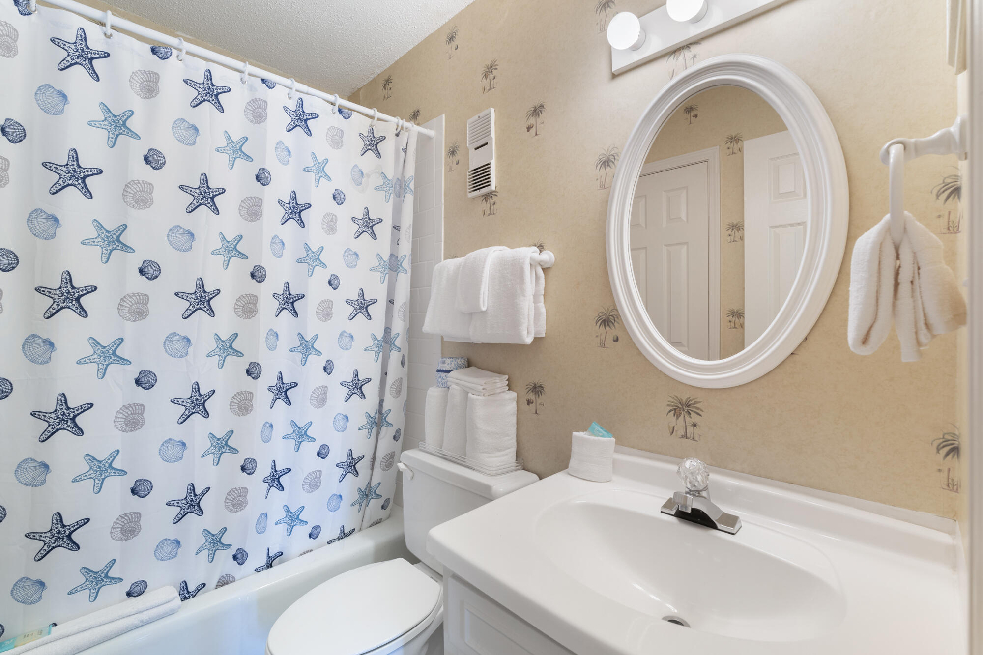 HOLIDAY SURF & RACQUET CLUB - Residential