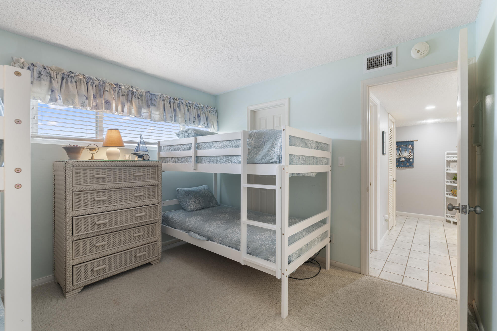HOLIDAY SURF & RACQUET CLUB - Residential