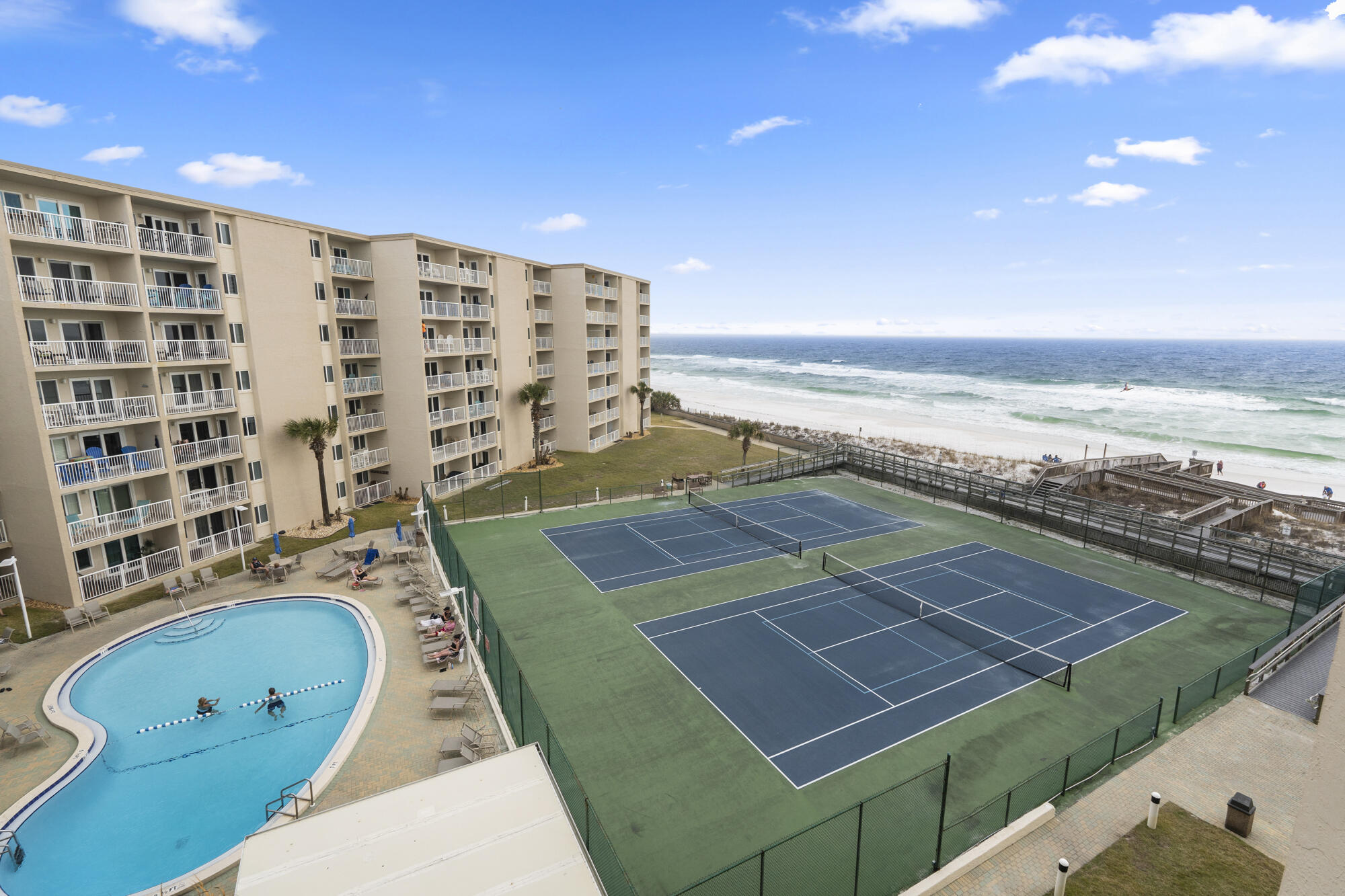 HOLIDAY SURF & RACQUET CLUB - Residential