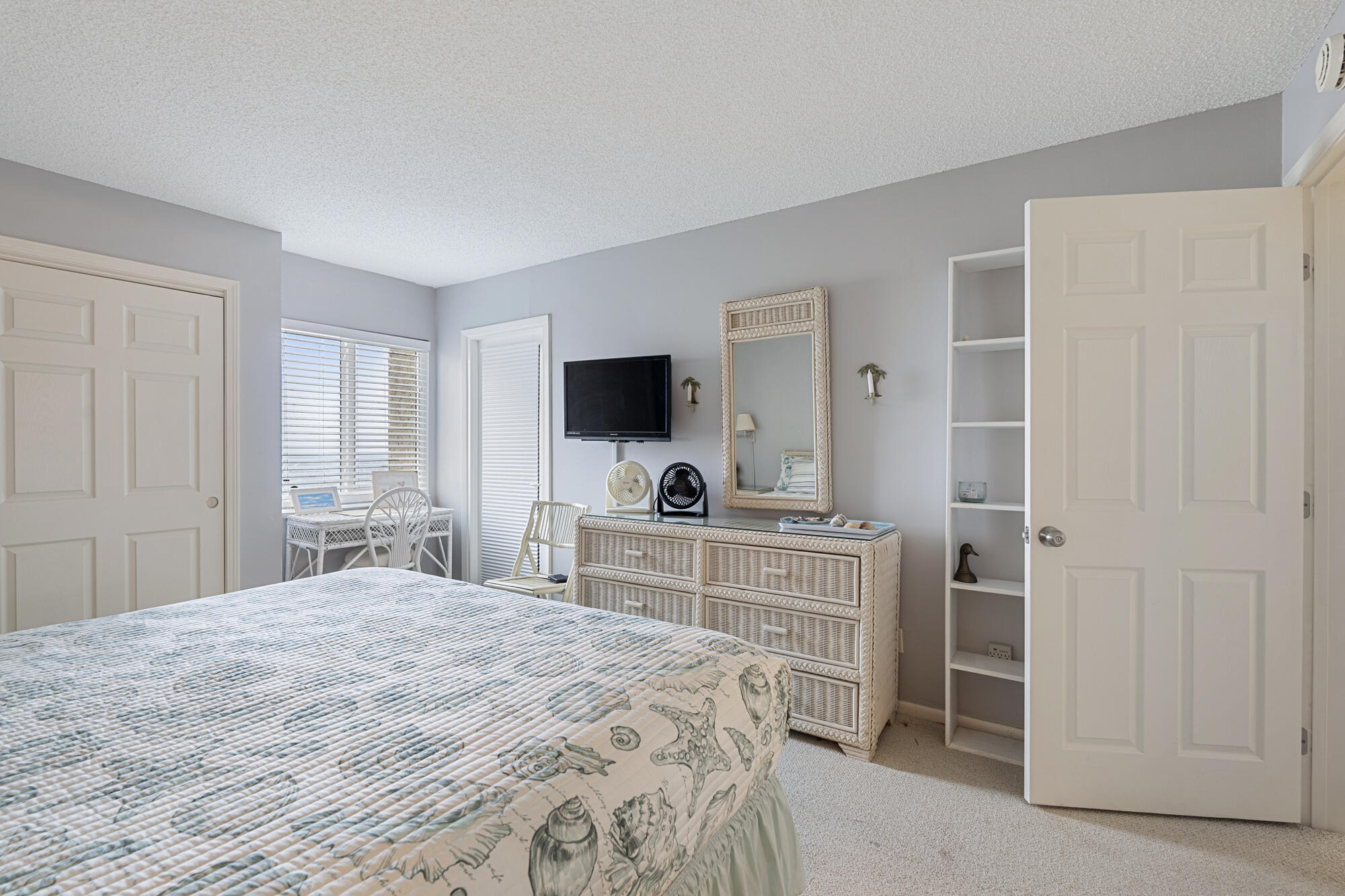 HOLIDAY SURF & RACQUET CLUB - Residential