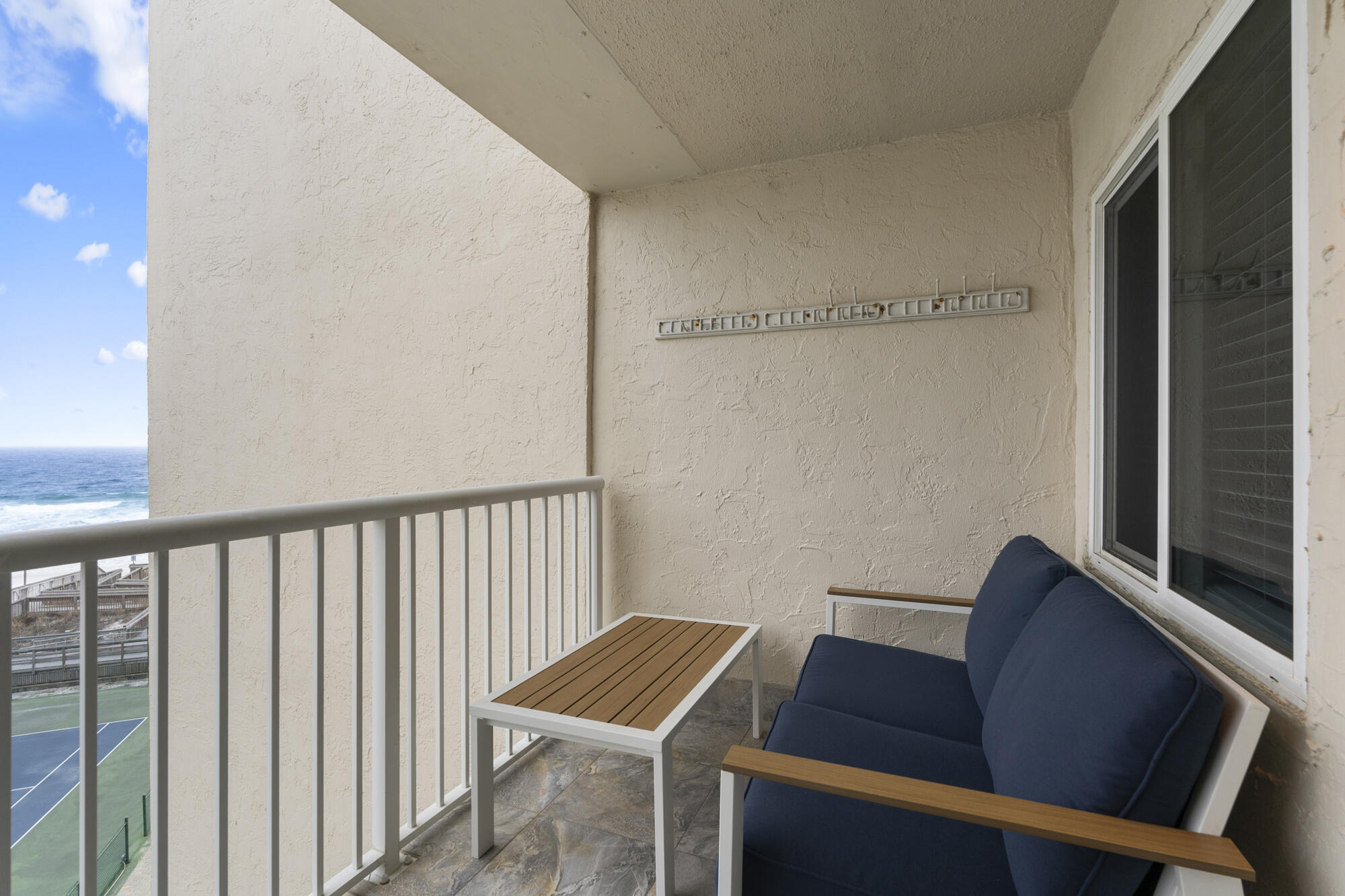 HOLIDAY SURF & RACQUET CLUB - Residential
