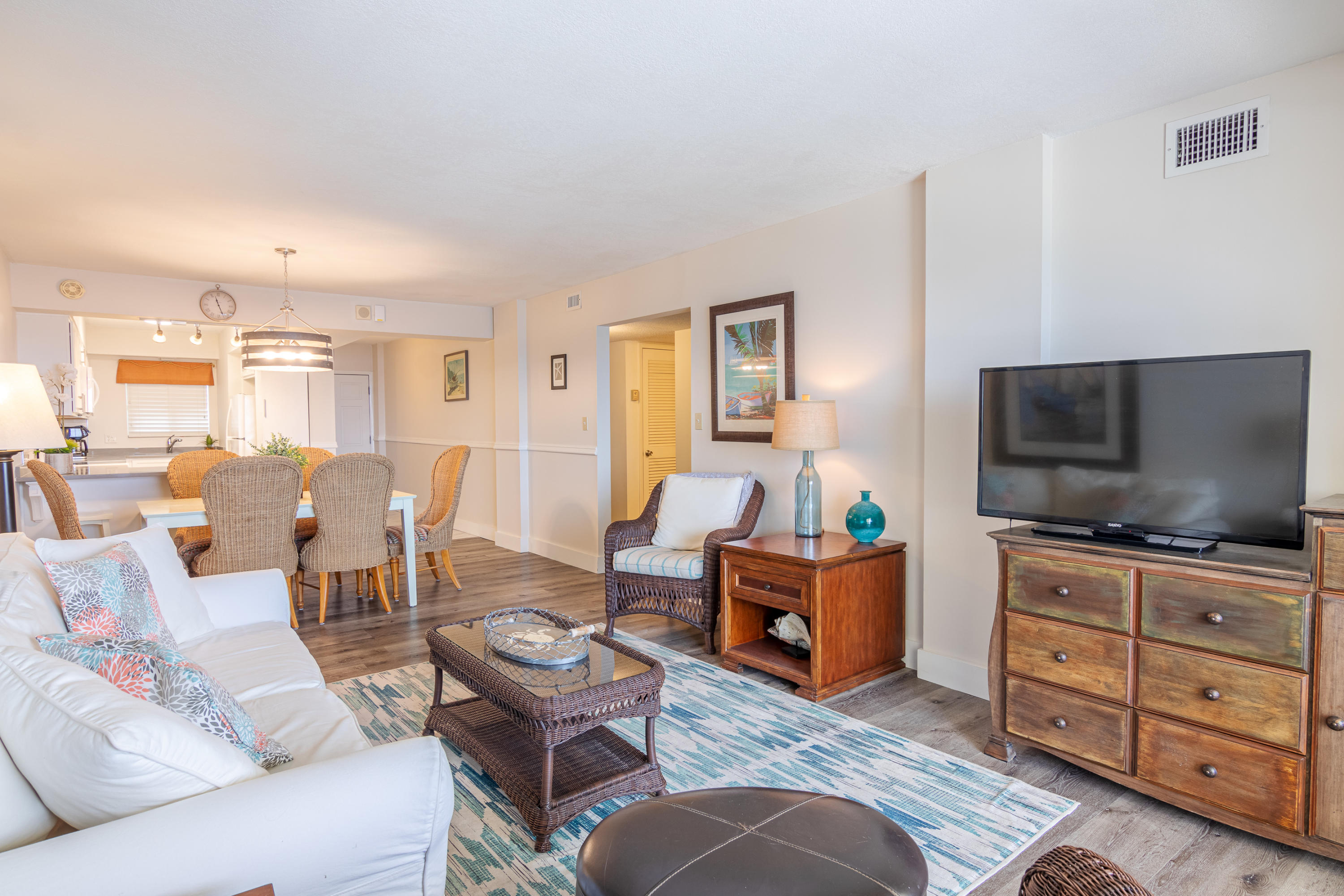 REGENCY TOWERS - Residential