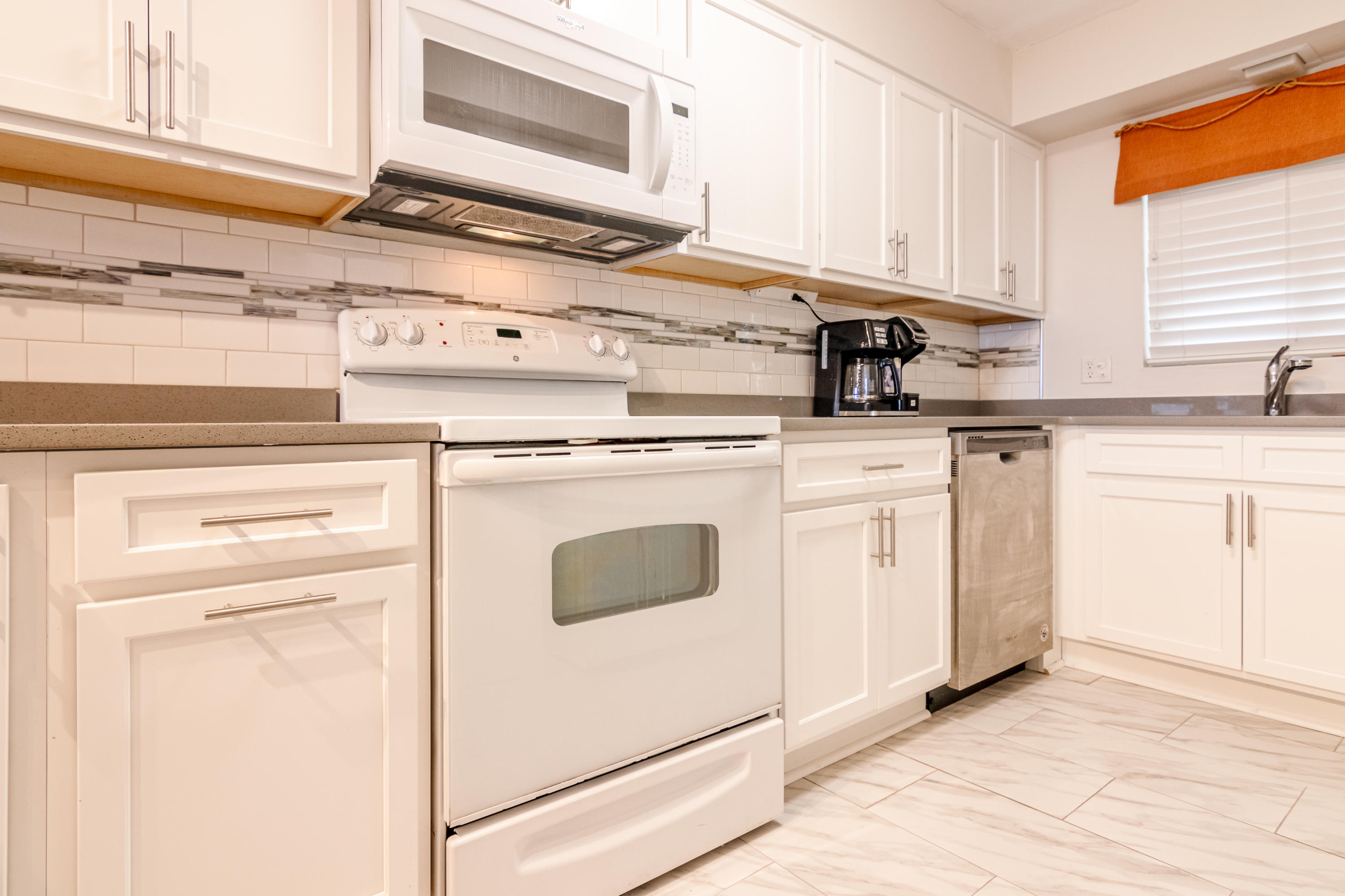 REGENCY TOWERS - Residential