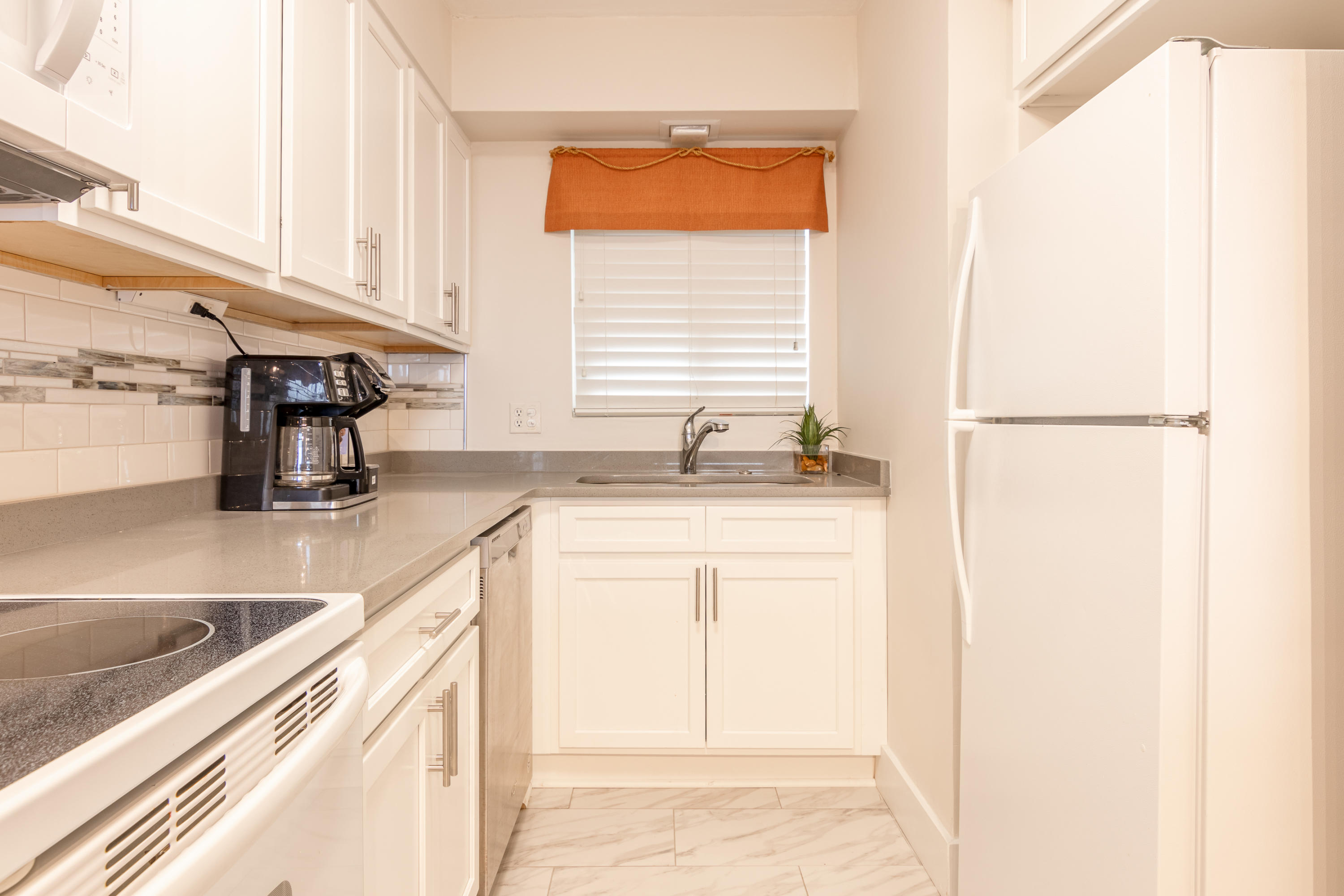 REGENCY TOWERS - Residential