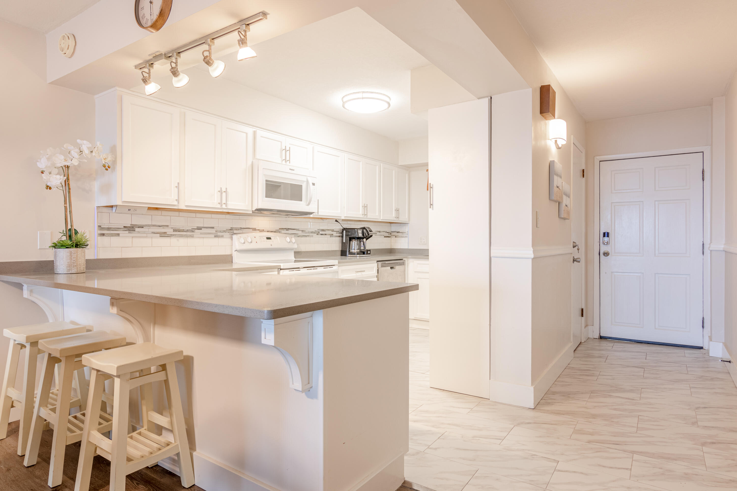 REGENCY TOWERS - Residential