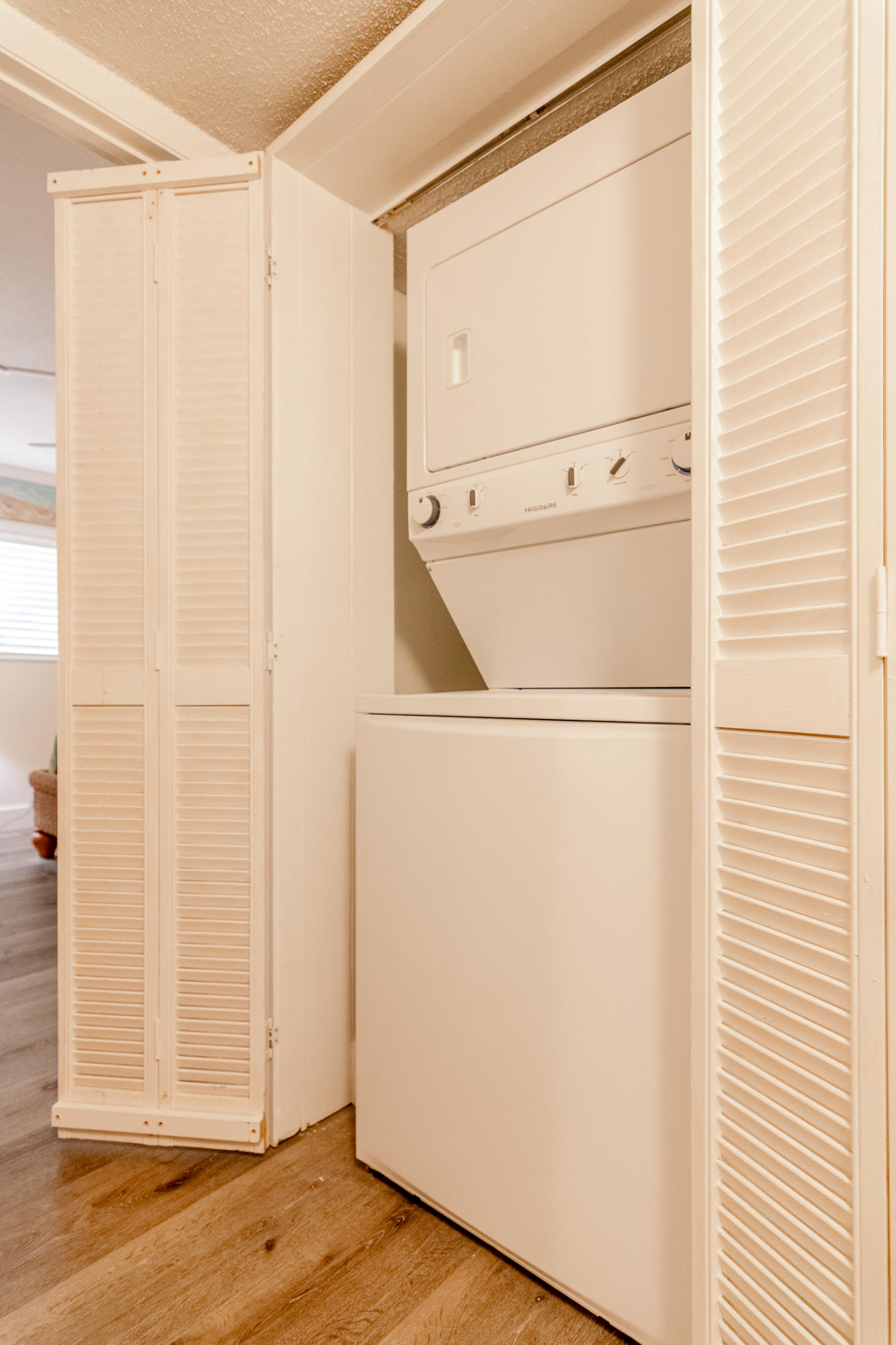 REGENCY TOWERS - Residential