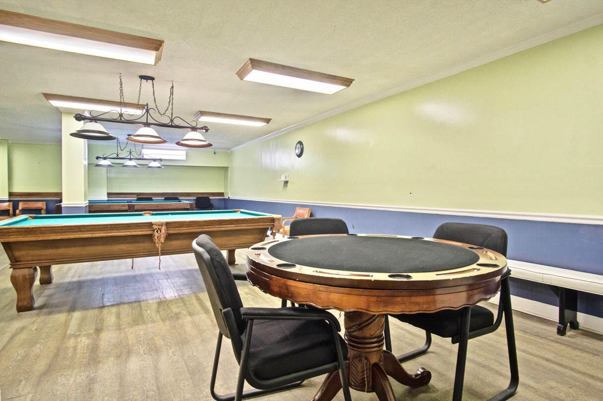 REGENCY TOWERS - Residential