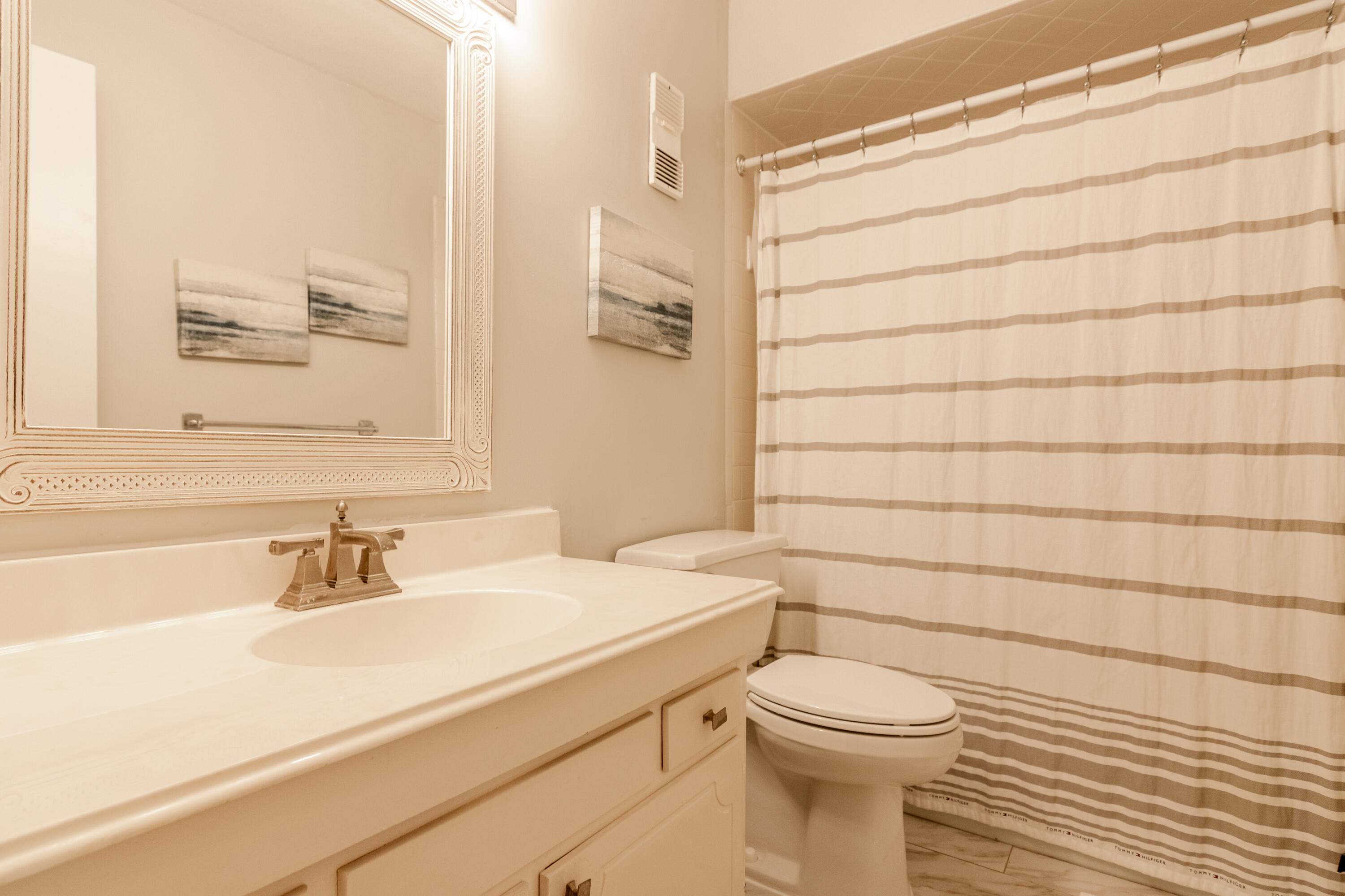 REGENCY TOWERS - Residential