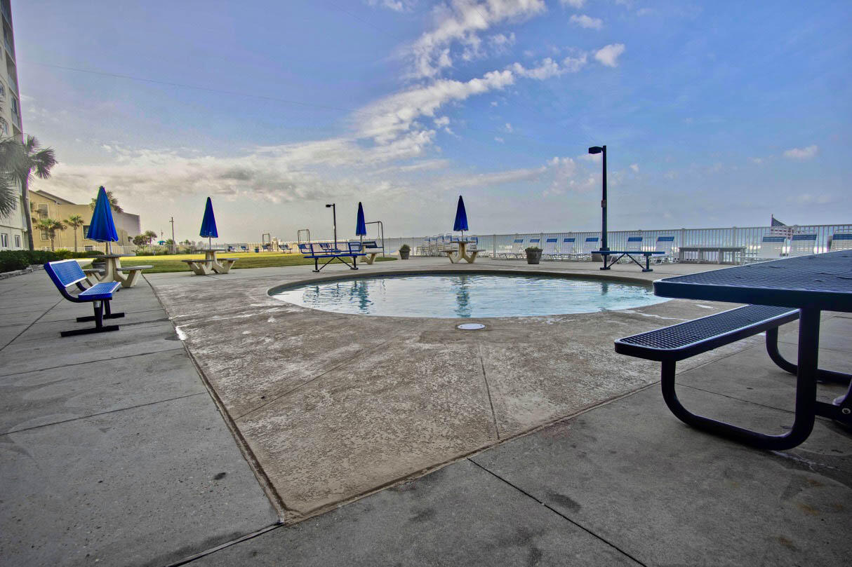 REGENCY TOWERS - Residential