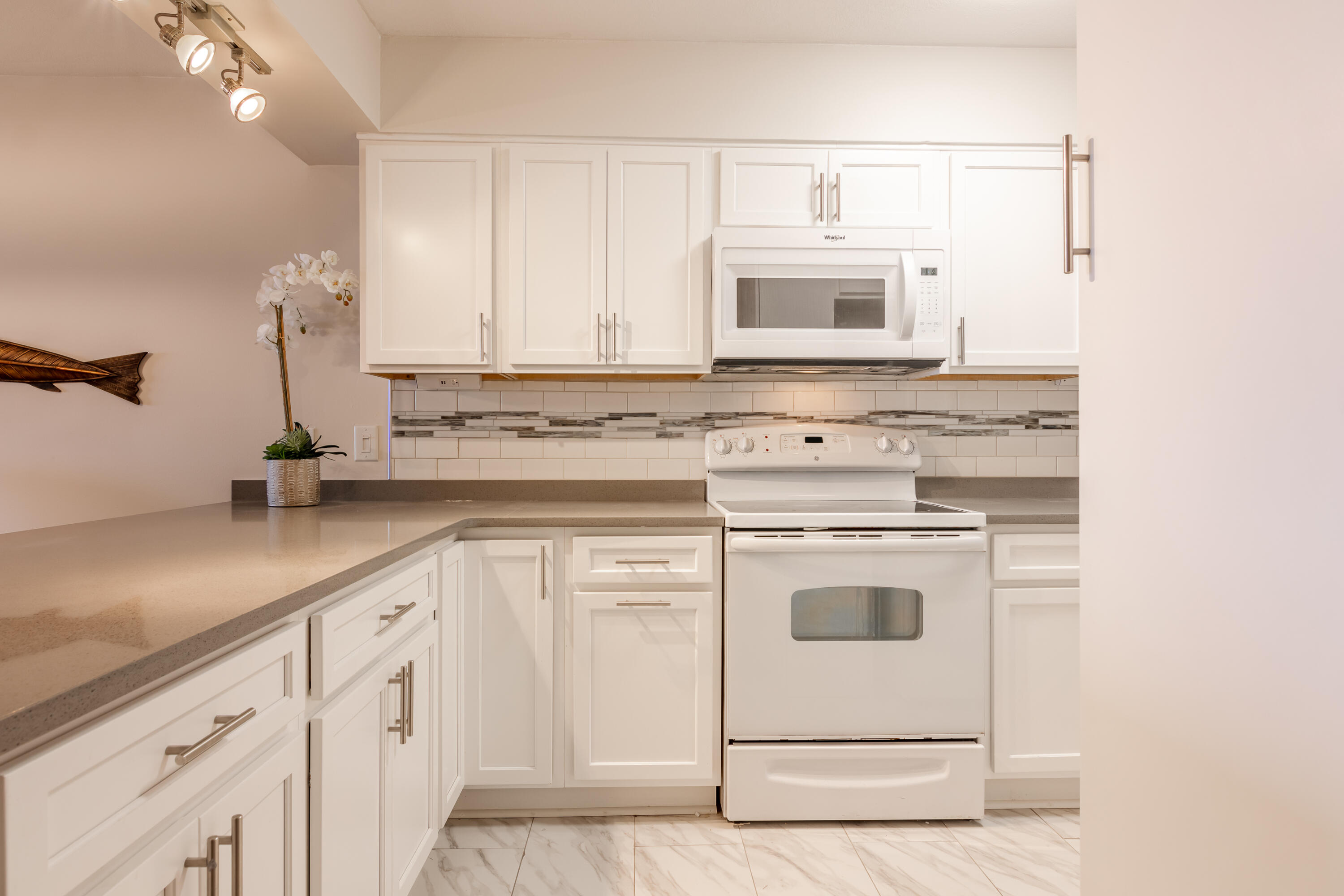 REGENCY TOWERS - Residential