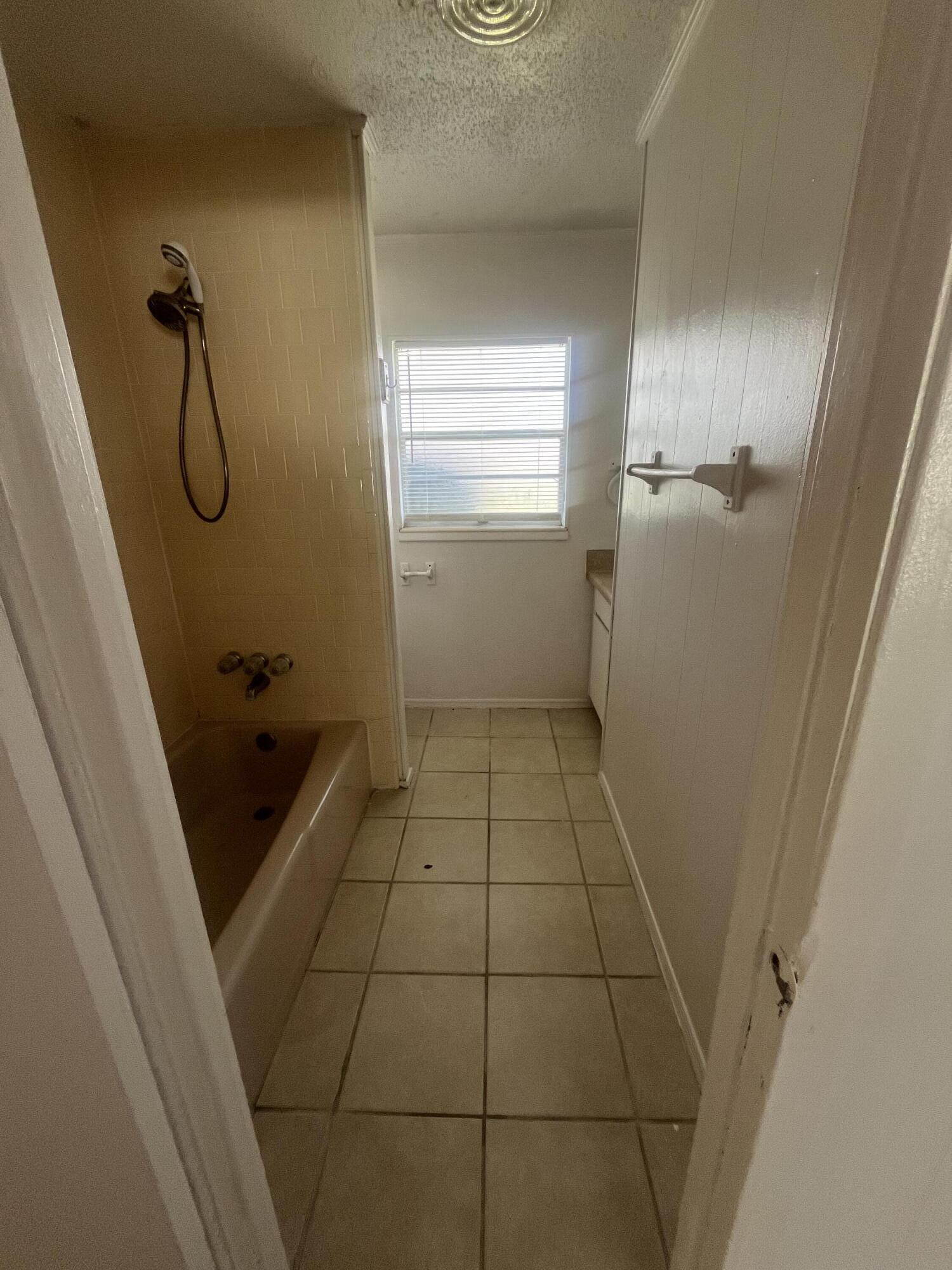 FLOROSA DEL MAR - Residential Lease