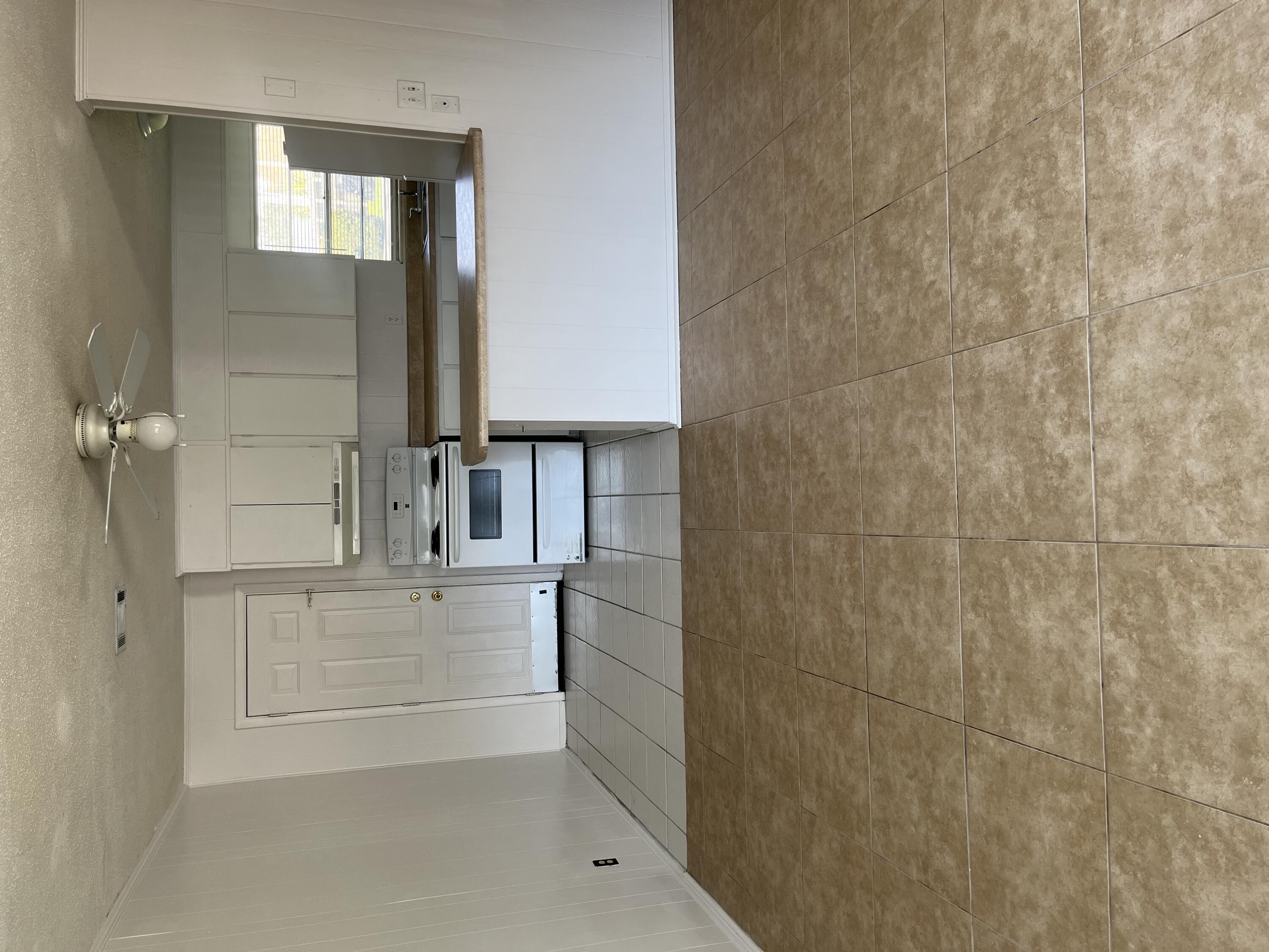 FLOROSA DEL MAR - Residential Lease