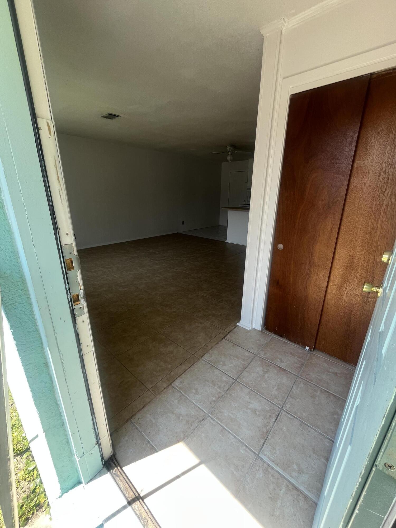 FLOROSA DEL MAR - Residential Lease