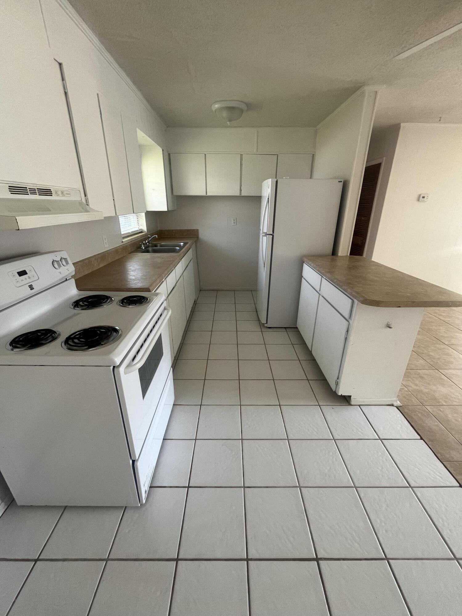 FLOROSA DEL MAR - Residential Lease