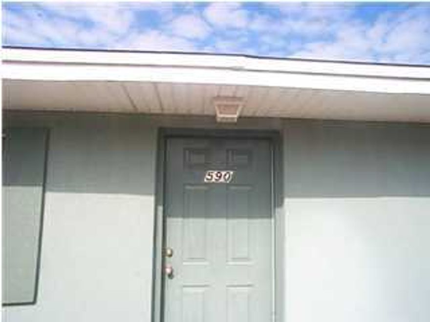 Bright and airy 2 bedroom apartment on the ground floor, no stairs. Convenient to Hurlburt field. New carpet and paint. No pets.