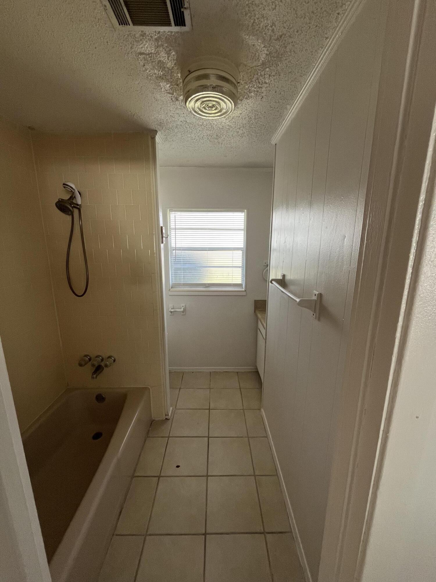 FLOROSA DEL MAR - Residential Lease