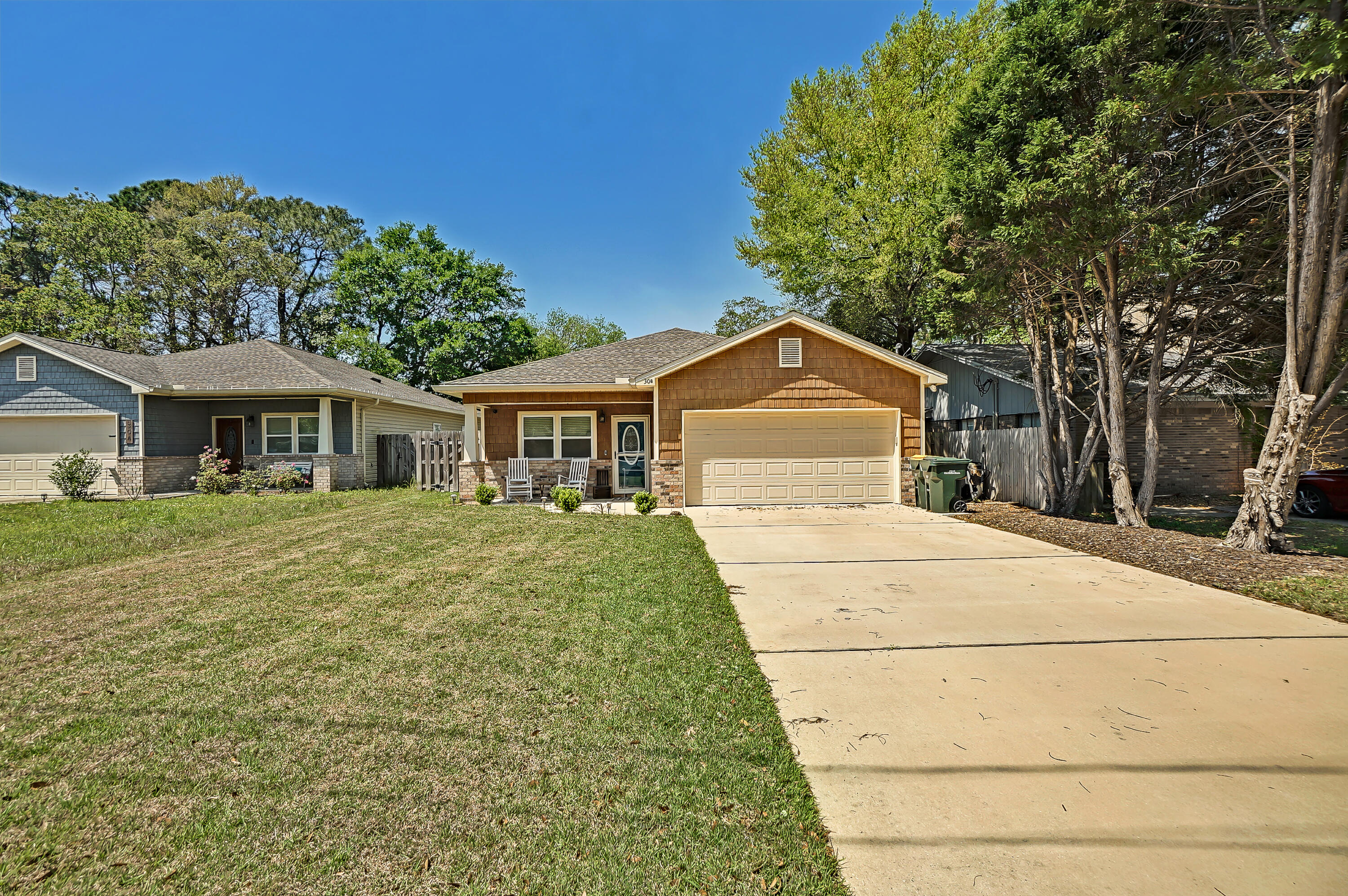 This appealing craftsman style home is the definition of lavish living! Located in the heart of Fort Walton Beach, Oakland subdivision is just minutes away from schools, shopping and a short commute to military bases Eglin, Hurlburt and Duke. Built in 2016, this well-kept home features an open floor concept that is perfect for entertaining and any gatherings. The home offers 3 spacious bedrooms, 2 bathrooms, a sizable fenced-in backyard and a 2 car garage. The immense kitchen design features an island bar, stainless steel appliances, a pantry, granite countertops and more. This home is a MUST SEE, and it won't last long. Schedule your private showing today!