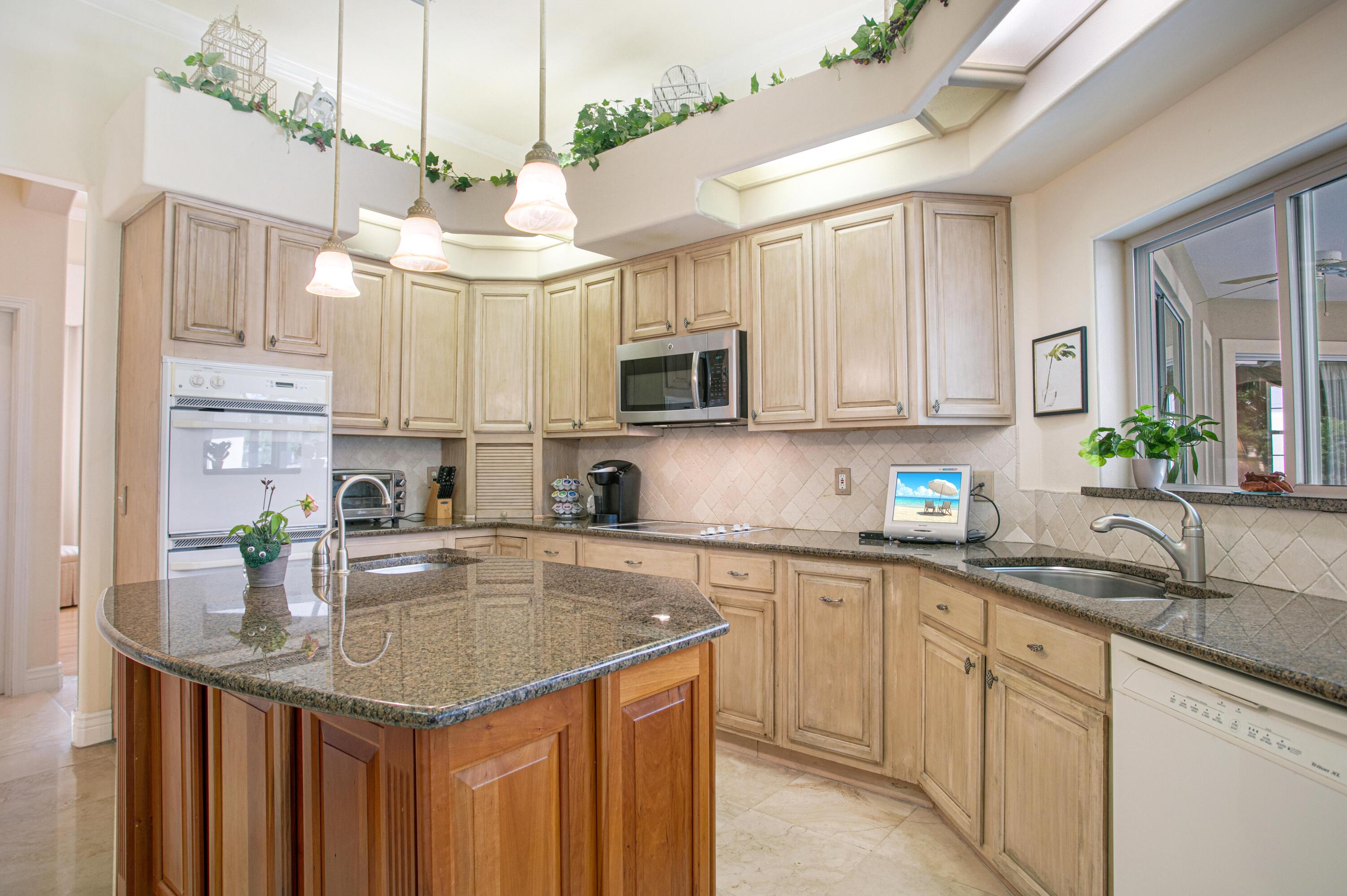 BAYTOWNE AVE EAST - Residential