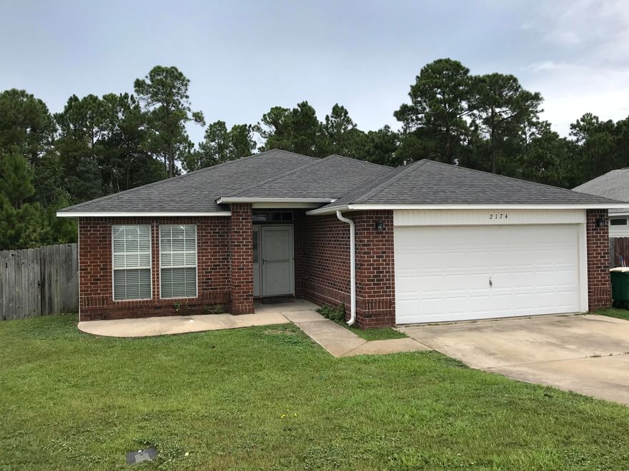 Beautiful Home in Promise Creek, near Holley Navarre Primary School. Kitchen opens up to the living room and dining area with lots of space for entertaining! Master Bathroom offers a large garden tub to help you relax after a long day! Partially fenced back yard offers privacy and seclusion. Black appliances offer upgraded look, with stained cabinets.Come see this home today.