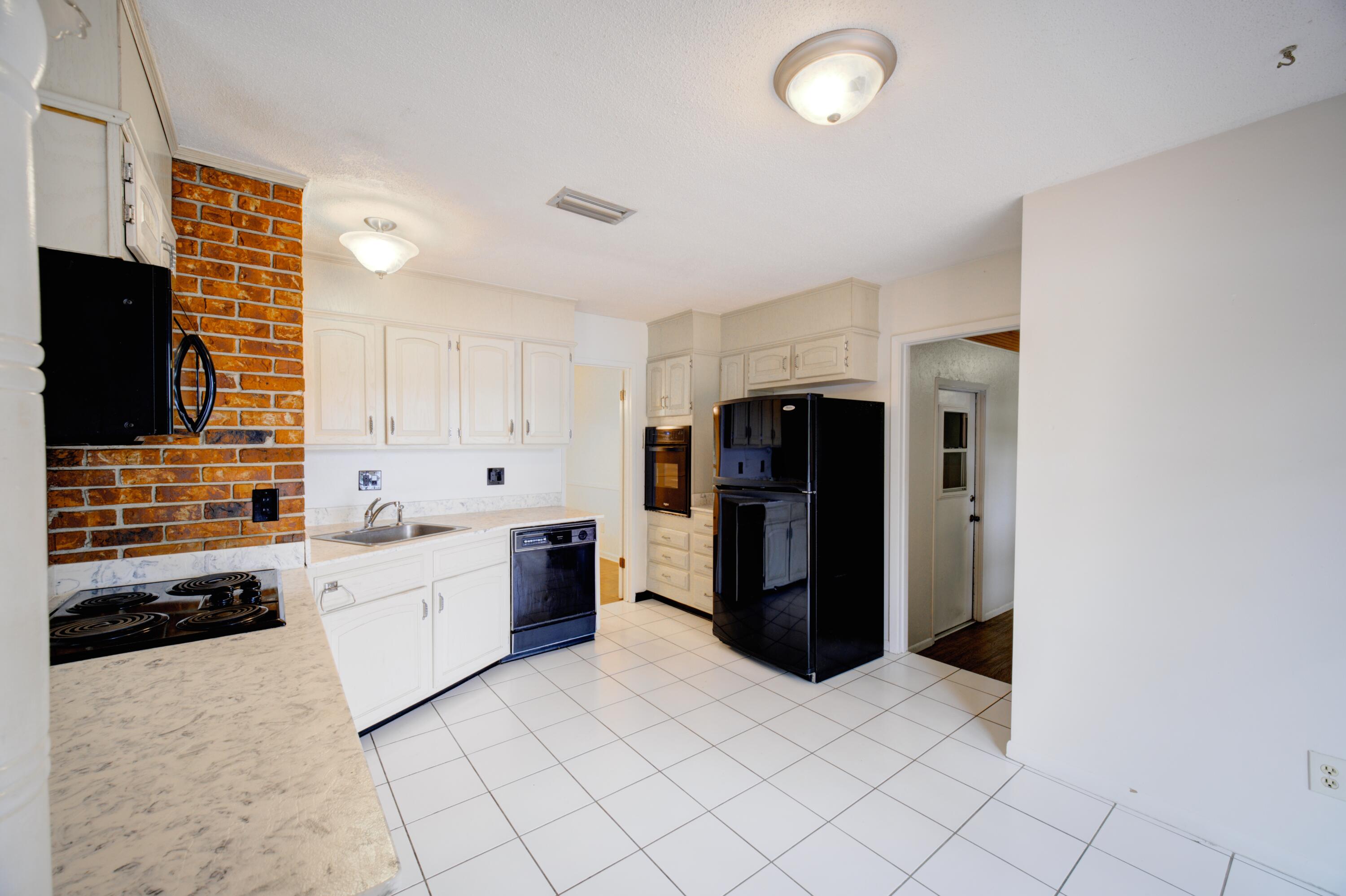 LAKE SHARON ESTATES - Residential