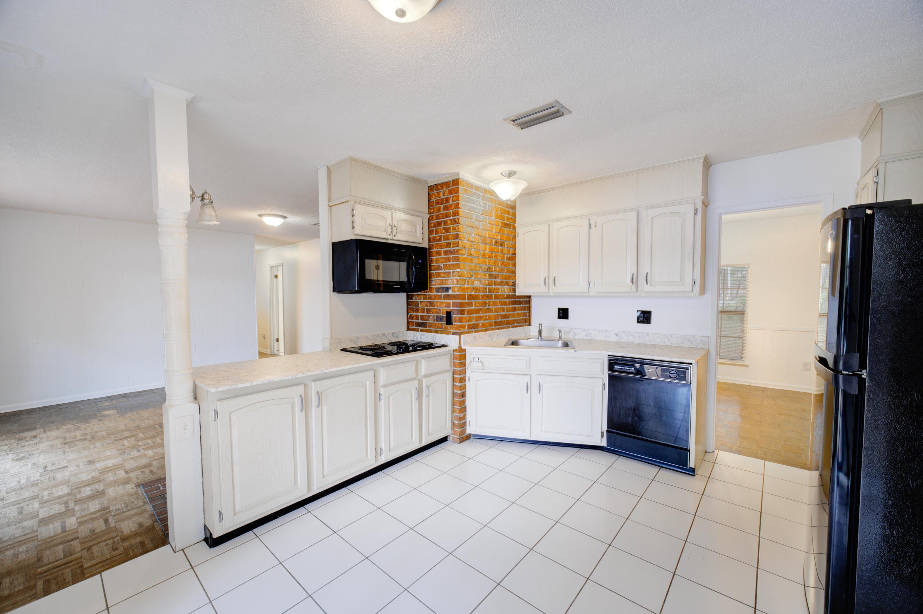 LAKE SHARON ESTATES - Residential