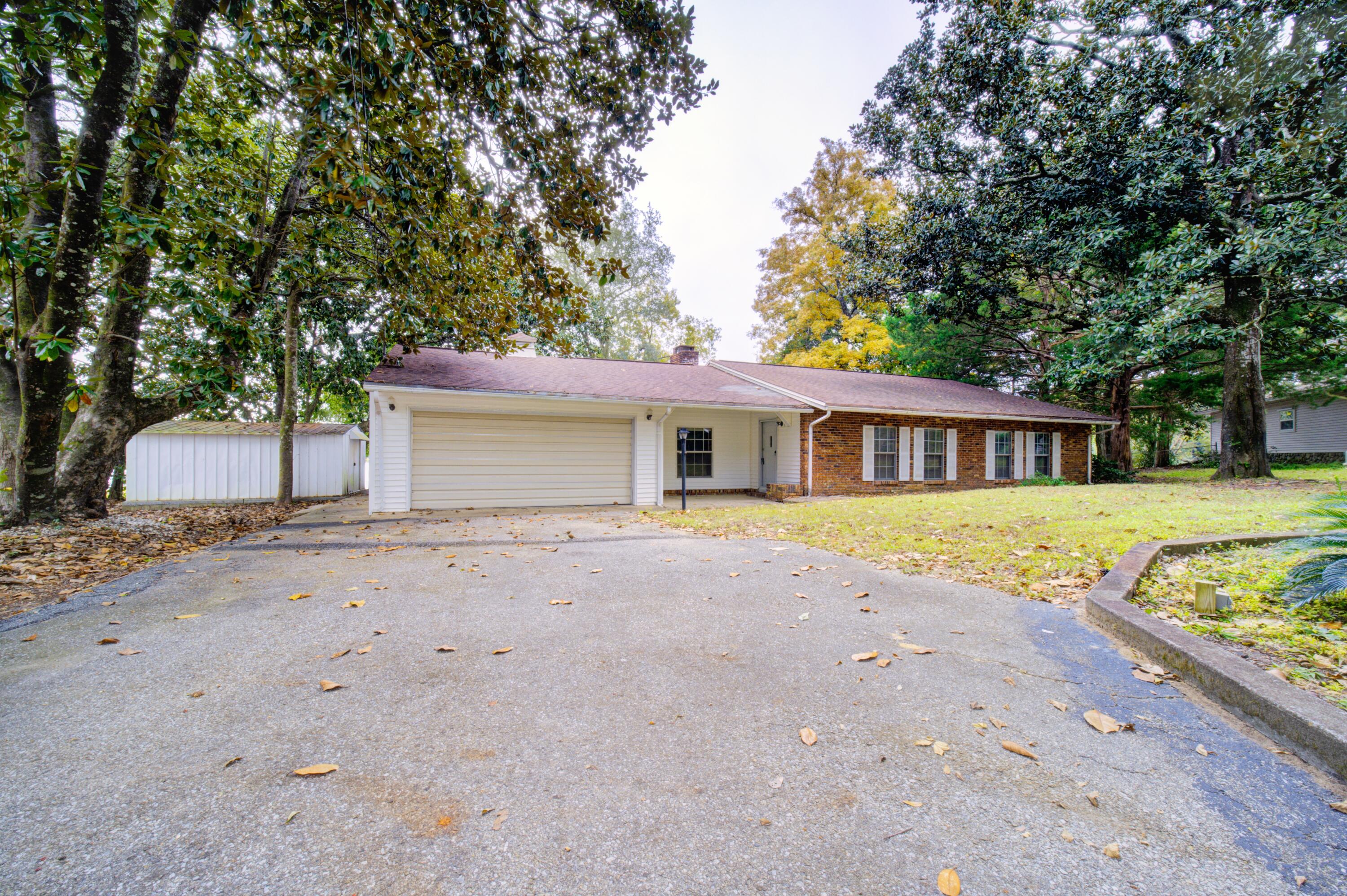 LAKE SHARON ESTATES - Residential