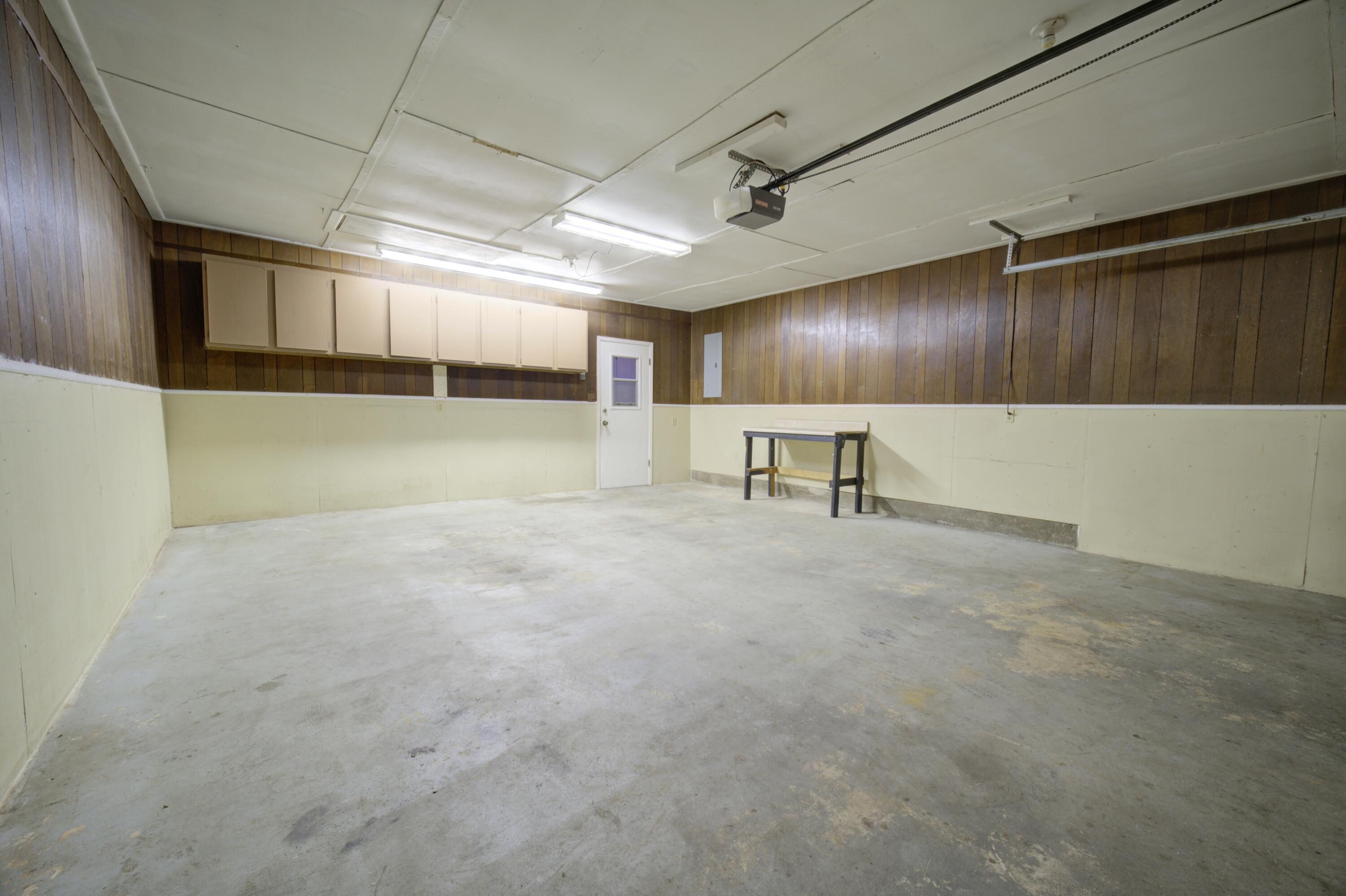 LAKE SHARON ESTATES - Residential