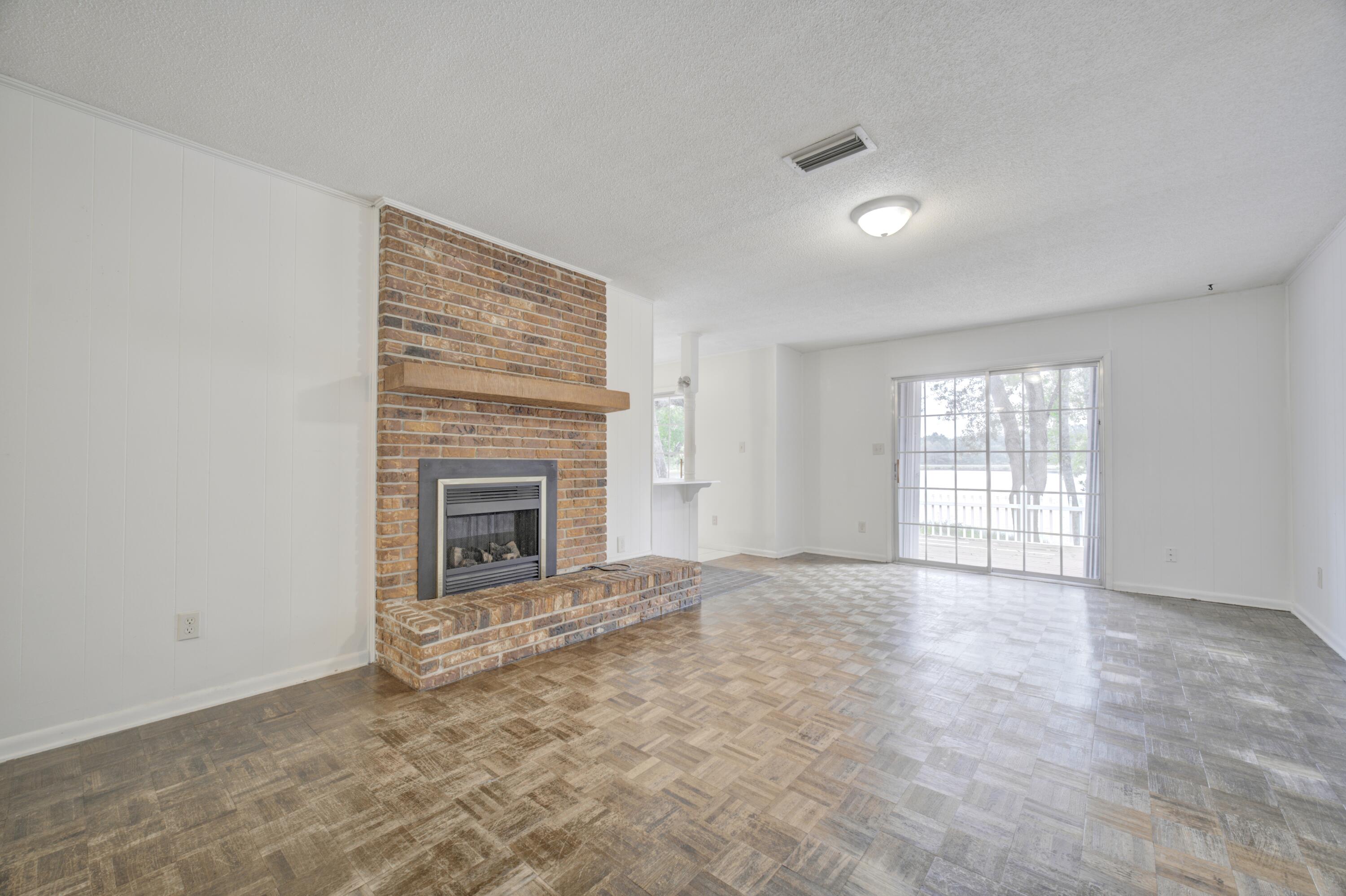 LAKE SHARON ESTATES - Residential