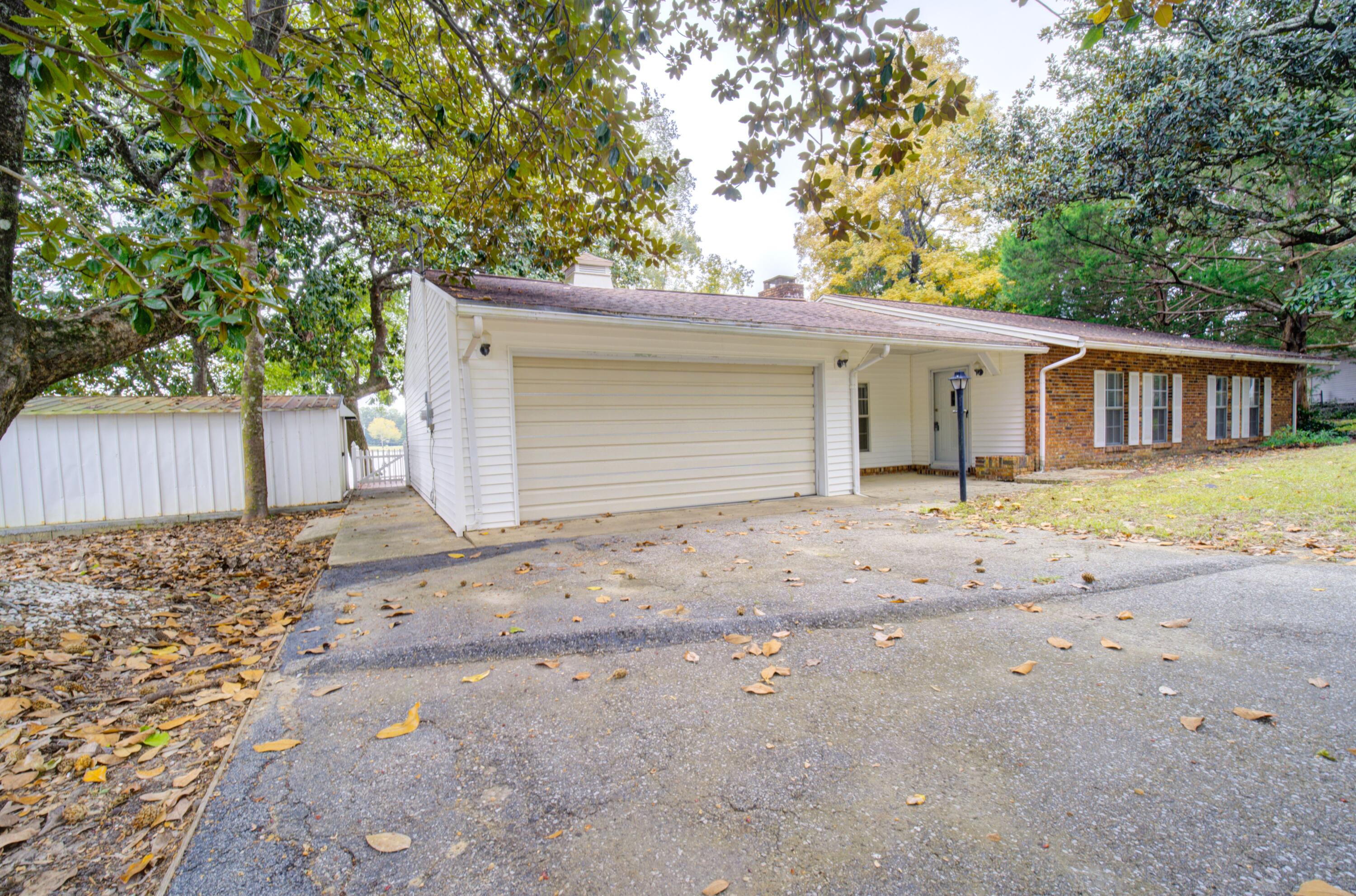 LAKE SHARON ESTATES - Residential