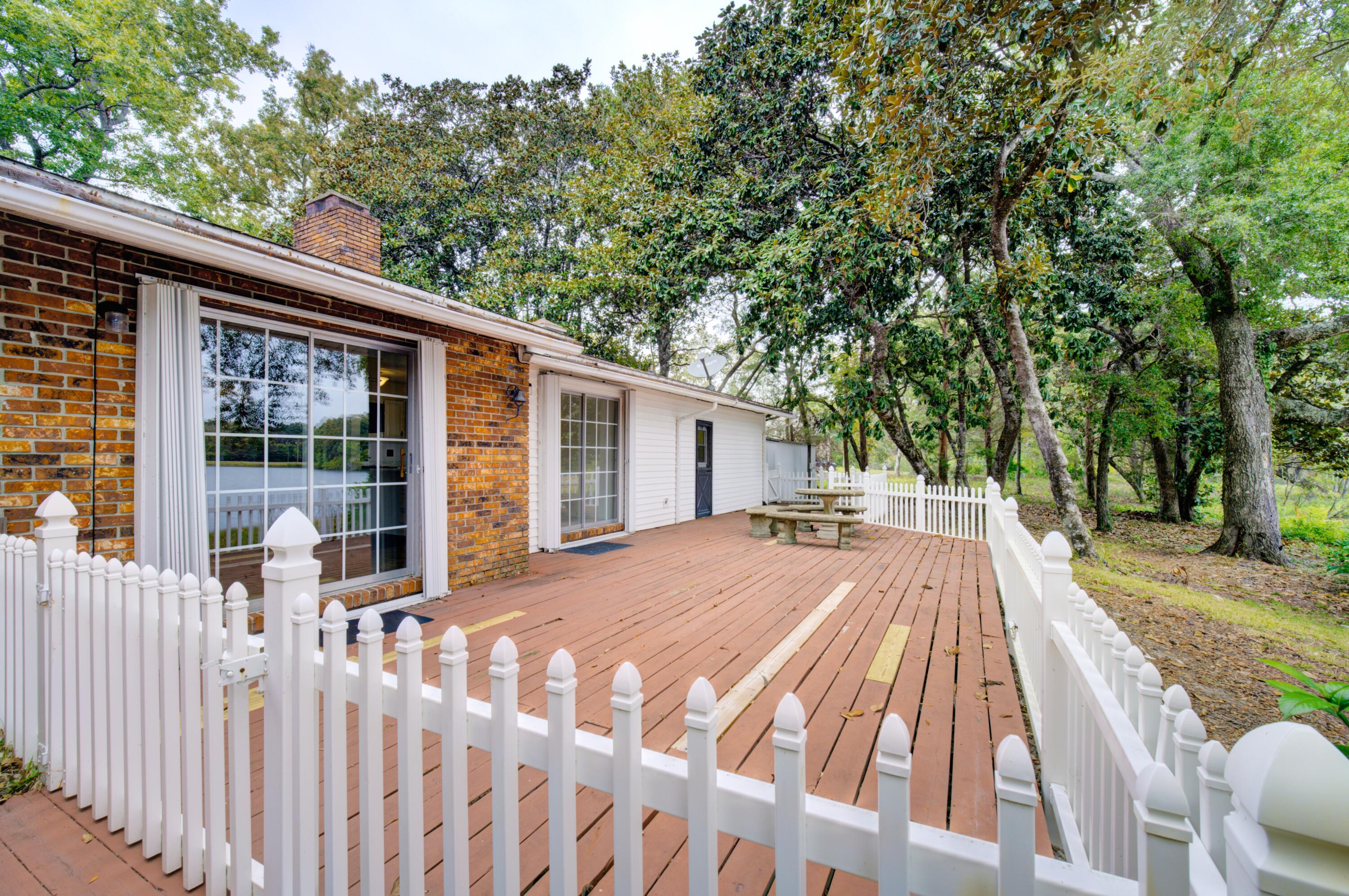 LAKE SHARON ESTATES - Residential