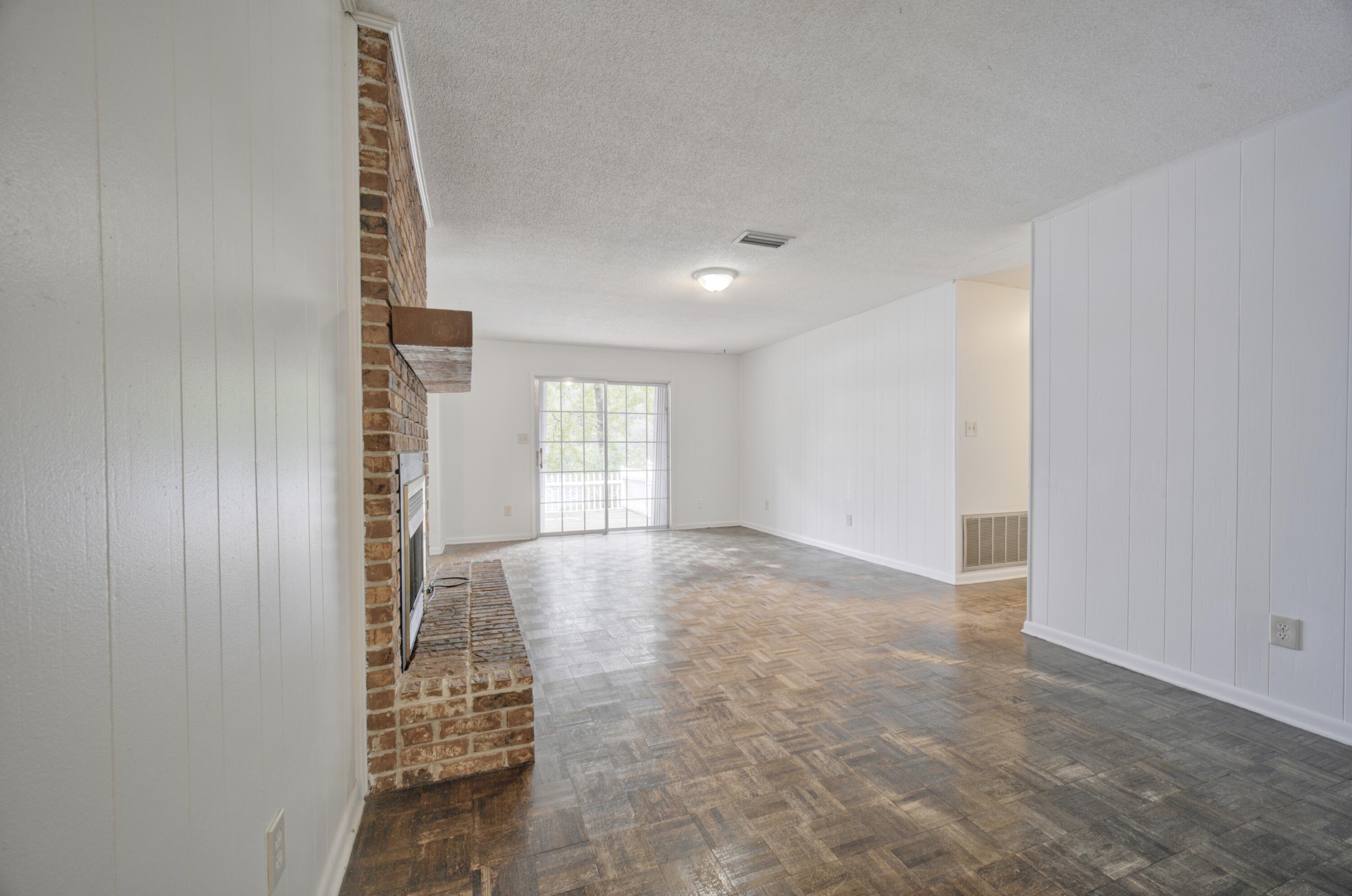 LAKE SHARON ESTATES - Residential