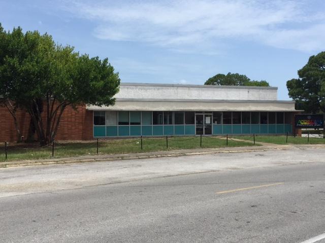 13915 SF Former Post office Facility, loading dock sits on .82 acres, great location sits right behind McDonalds thats on Eglin Pkwy in Fort Walton Beach, great bldg for gym, church, office, retail, service bldg etc