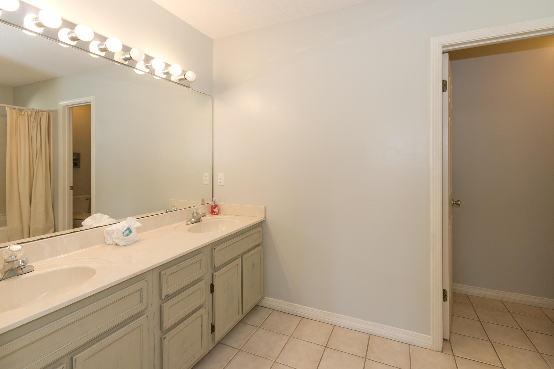 MAINSAIL THE COTTAGES AT - Residential