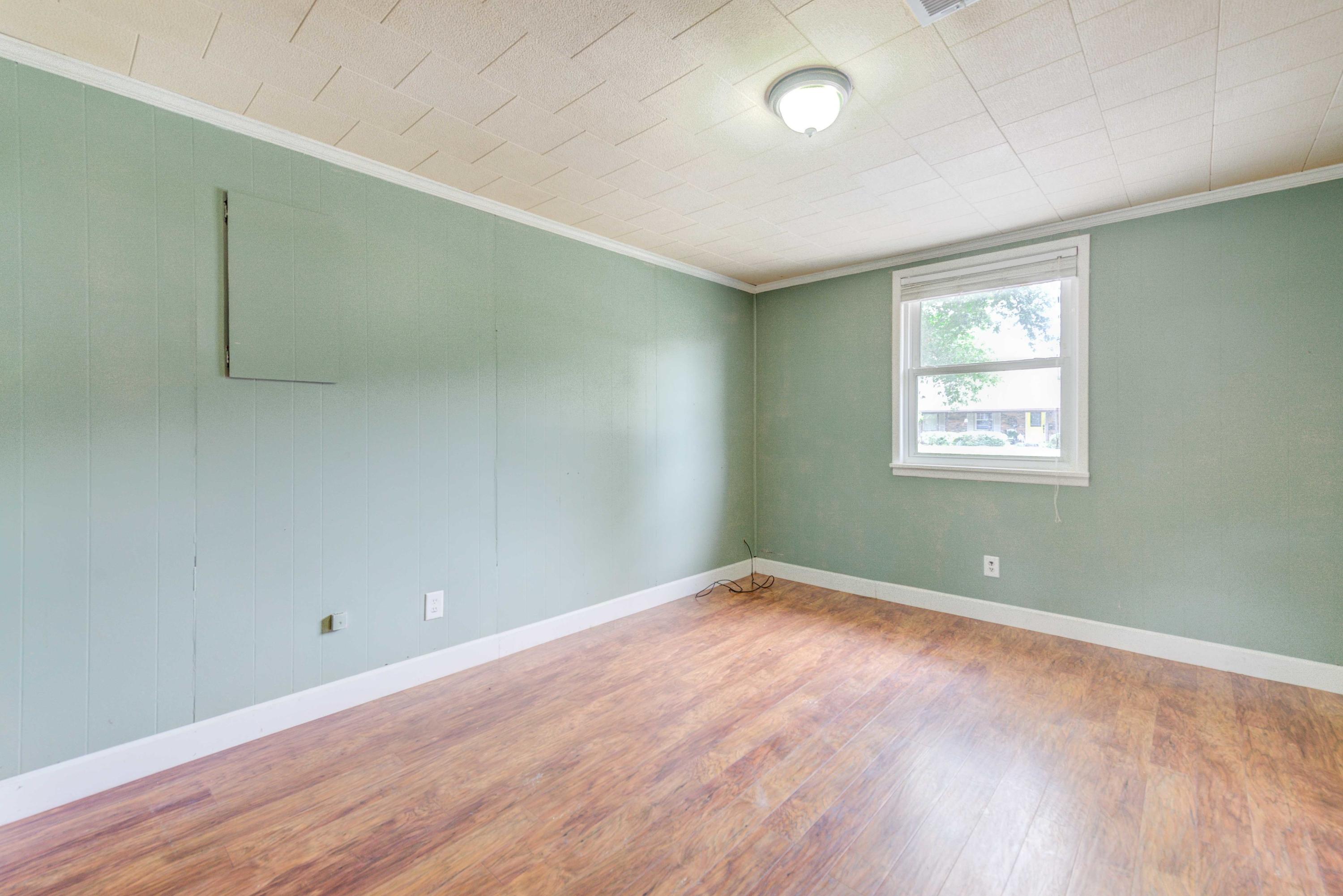 CAROL ANNE MANOR - Residential