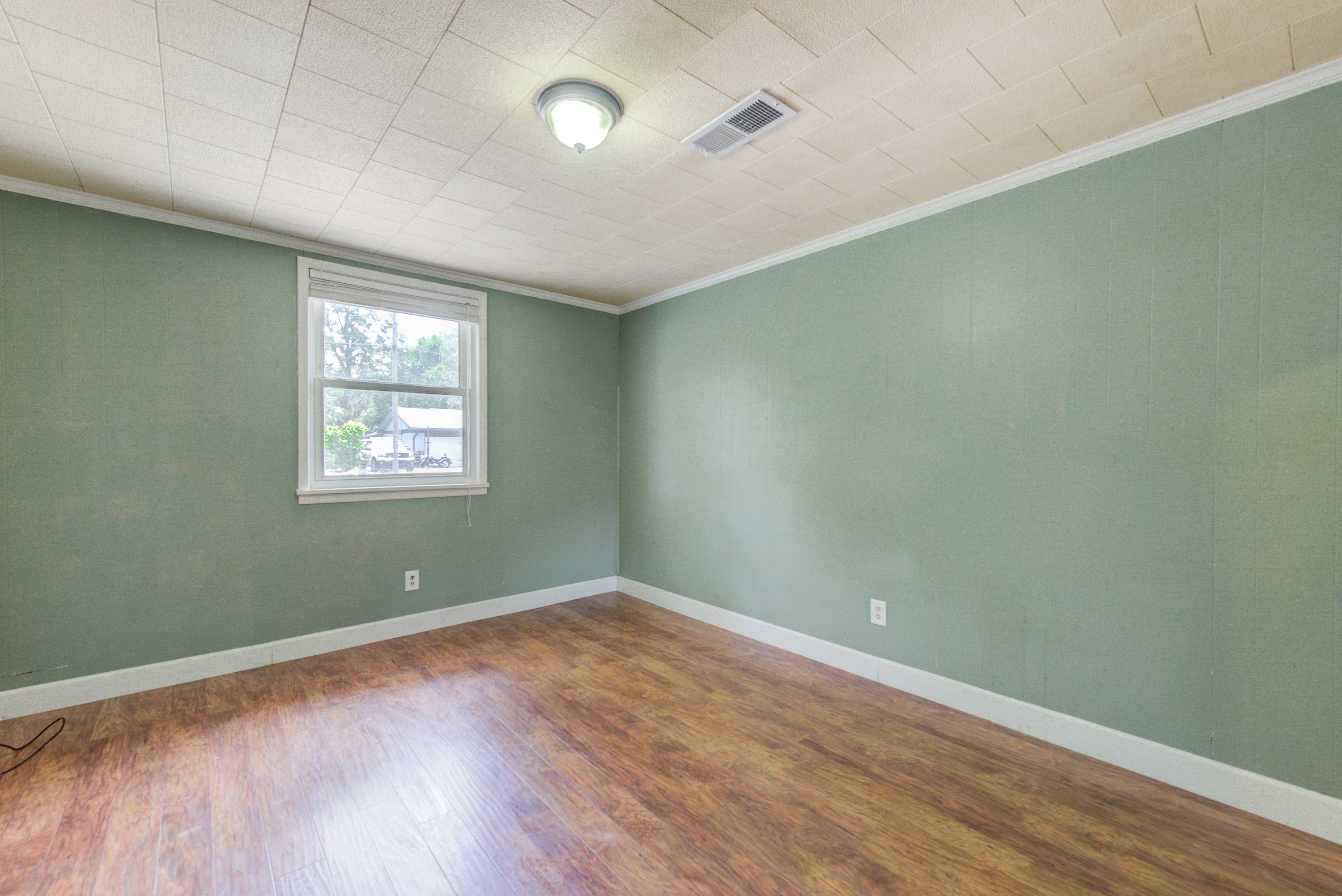 CAROL ANNE MANOR - Residential