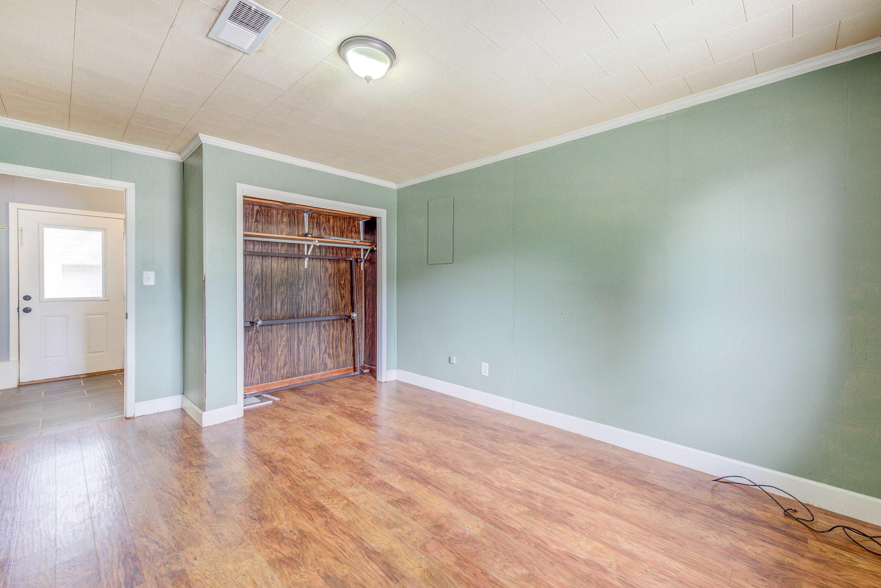 CAROL ANNE MANOR - Residential